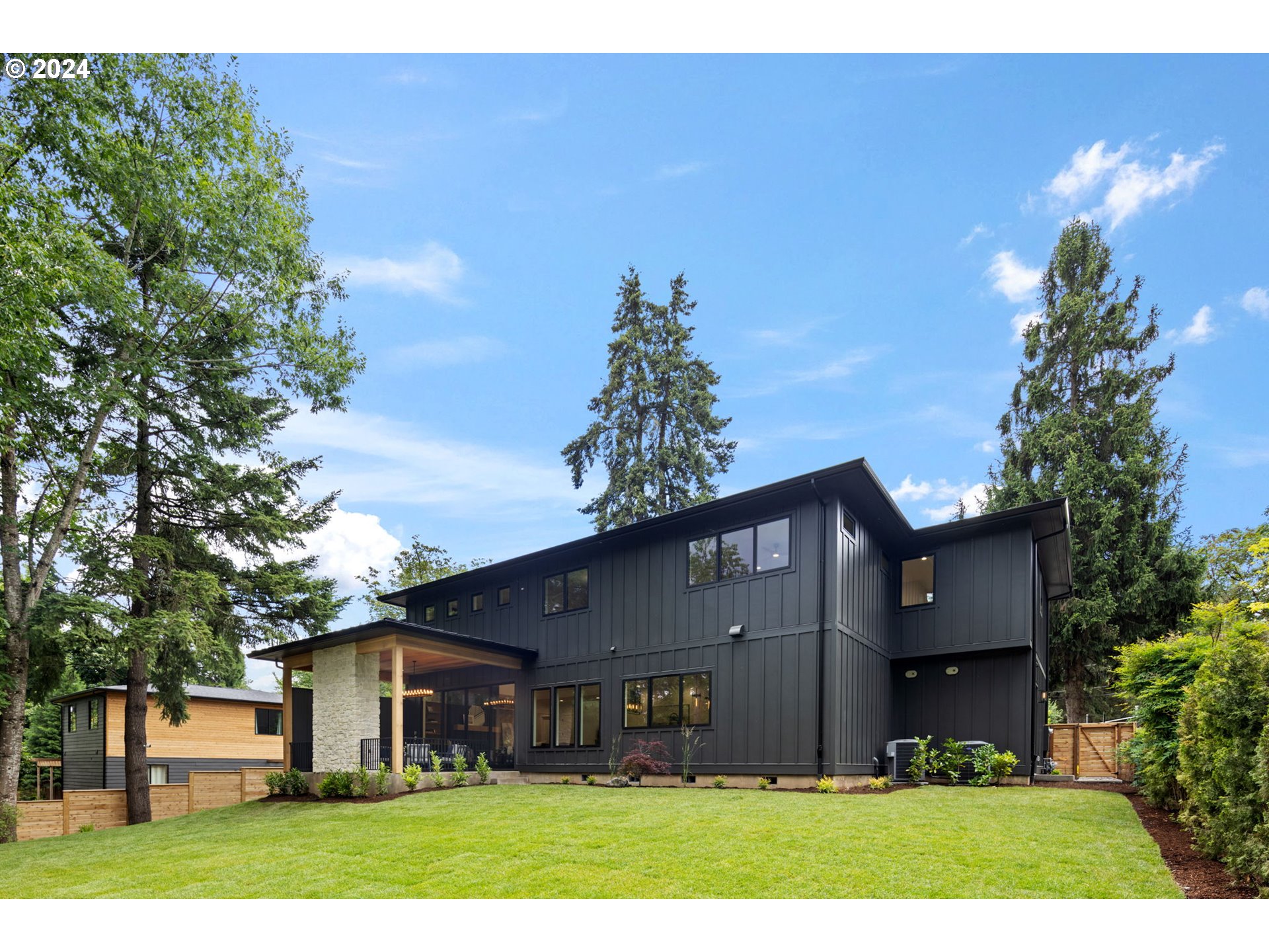 1755 MAPLELEAF RD