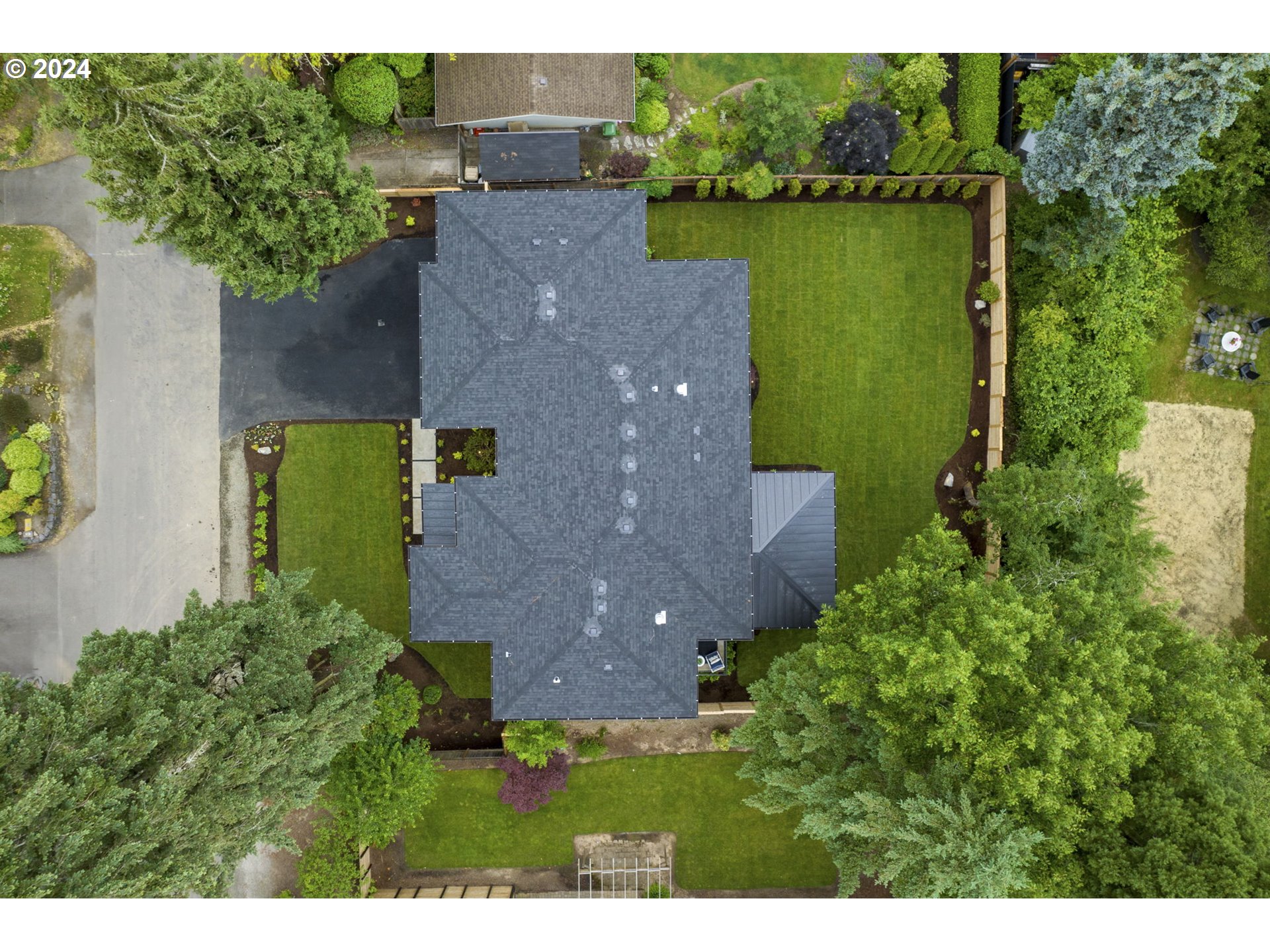 1755 MAPLELEAF RD