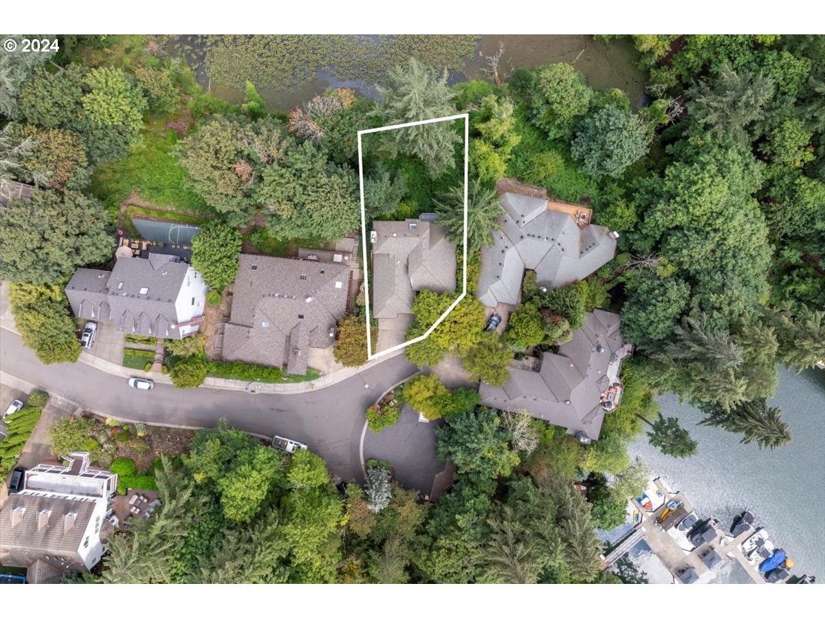 1571 BAY VIEW LN