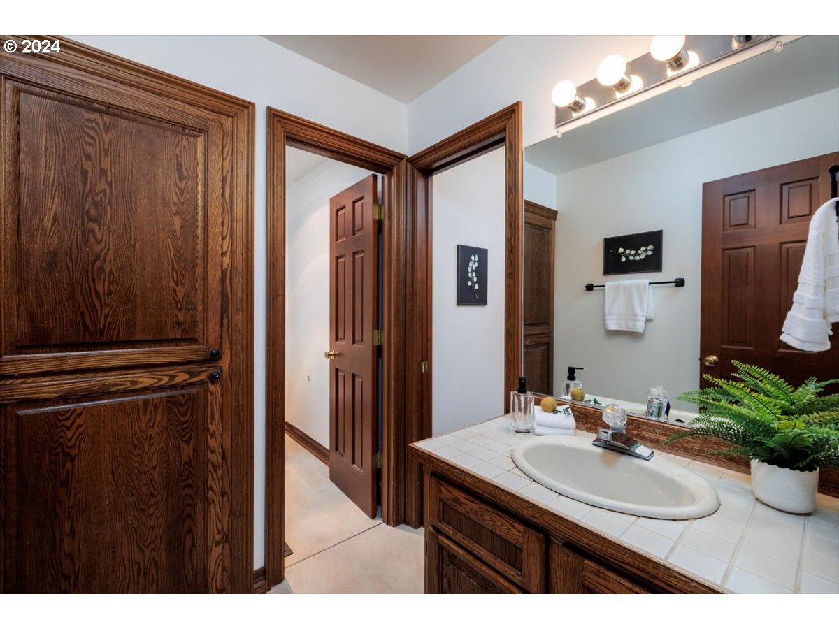 1571 BAY VIEW LN