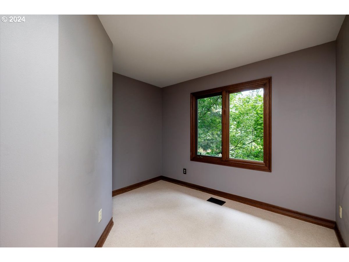 1571 BAY VIEW LN
