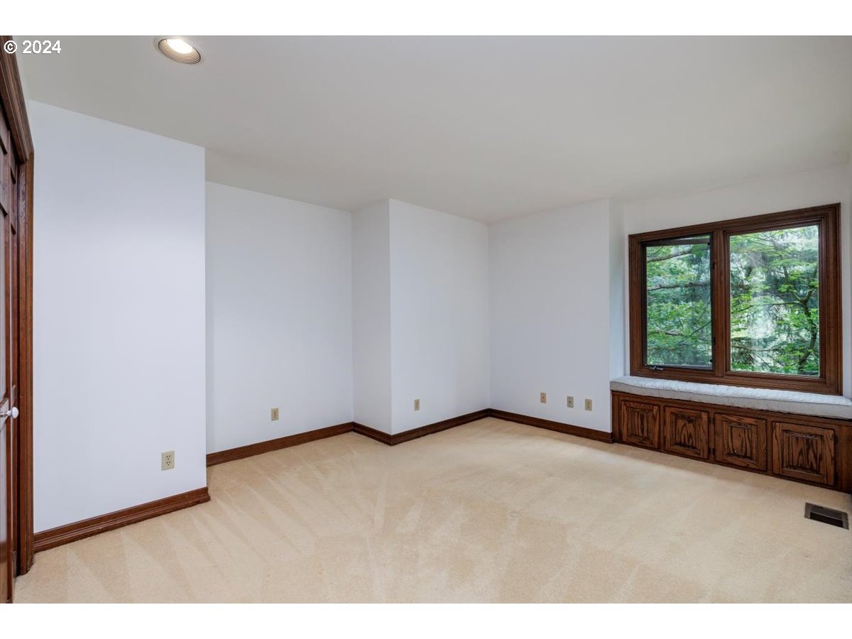 1571 BAY VIEW LN