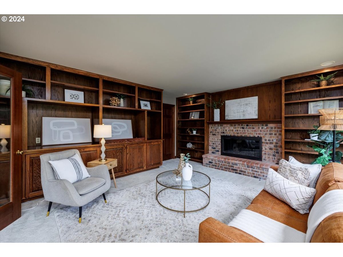 1571 BAY VIEW LN