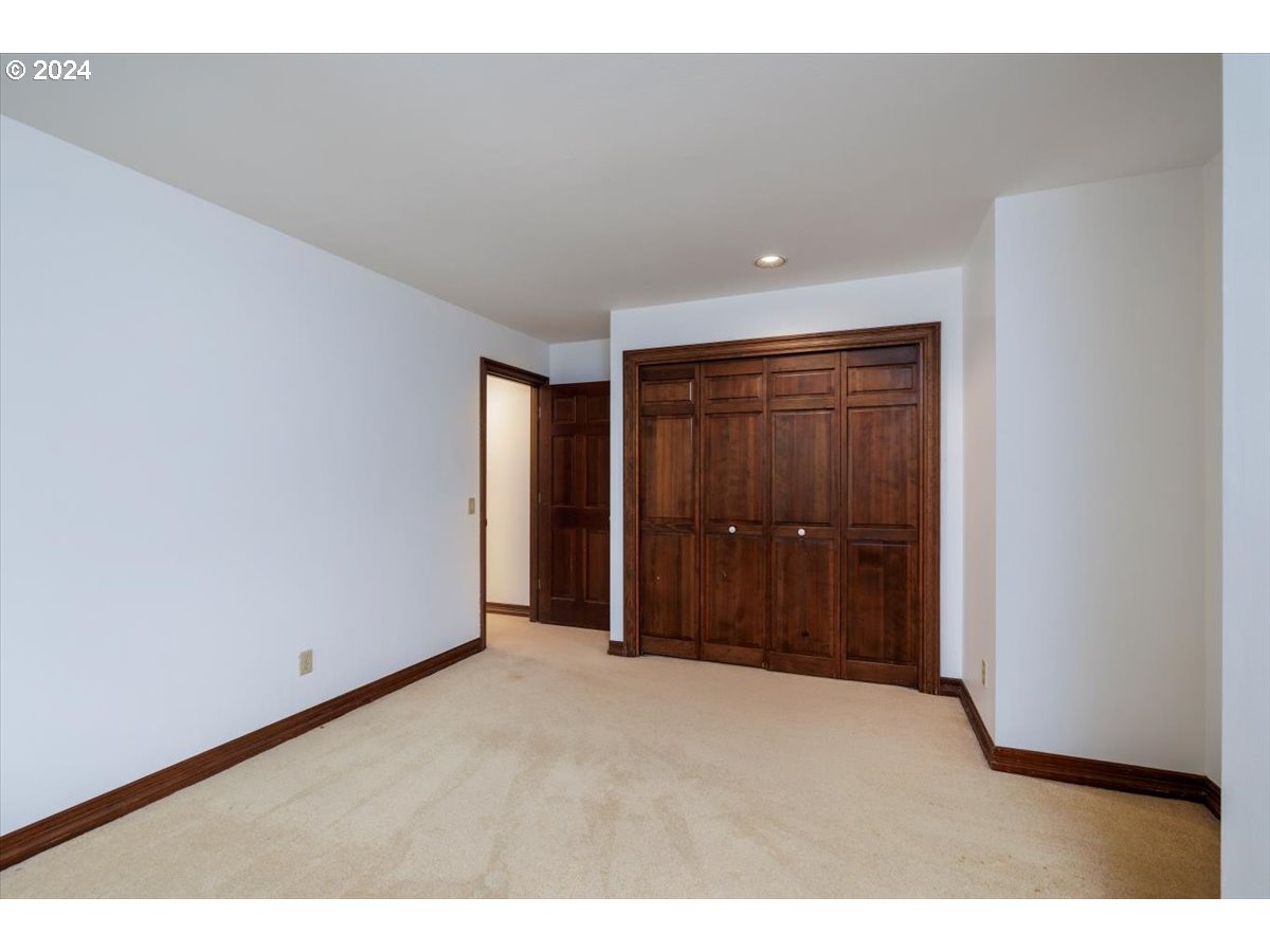 1571 BAY VIEW LN