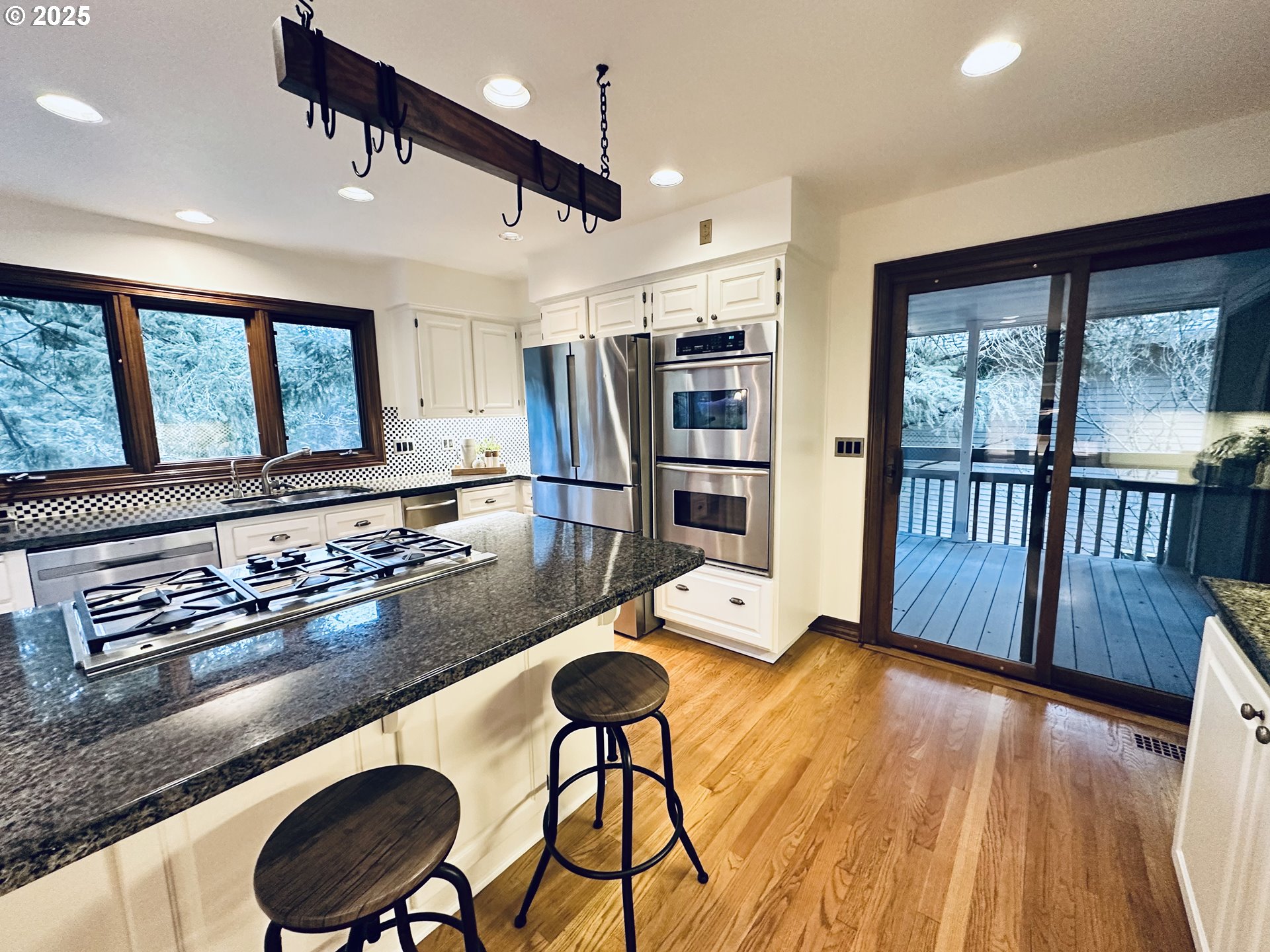1571 BAY VIEW LN