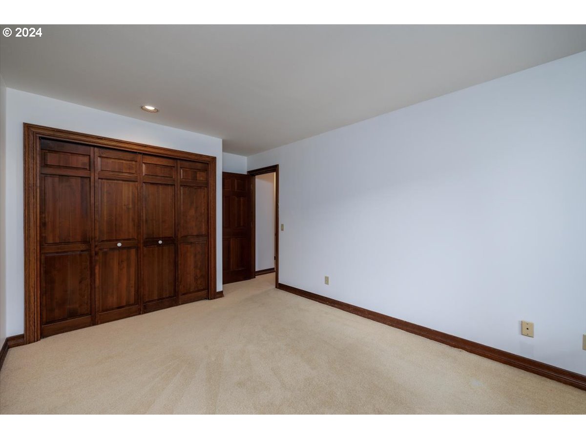 1571 BAY VIEW LN