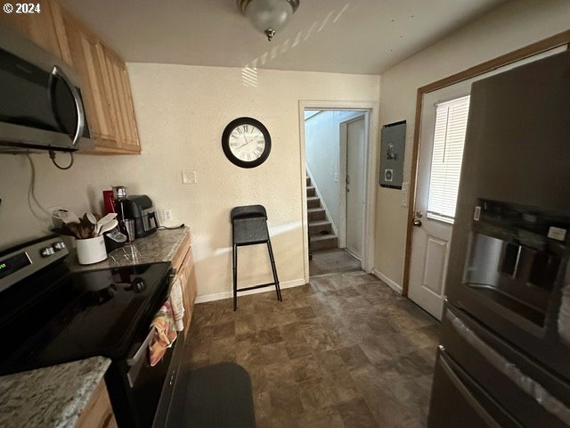 1931 SE SANTIAM RD