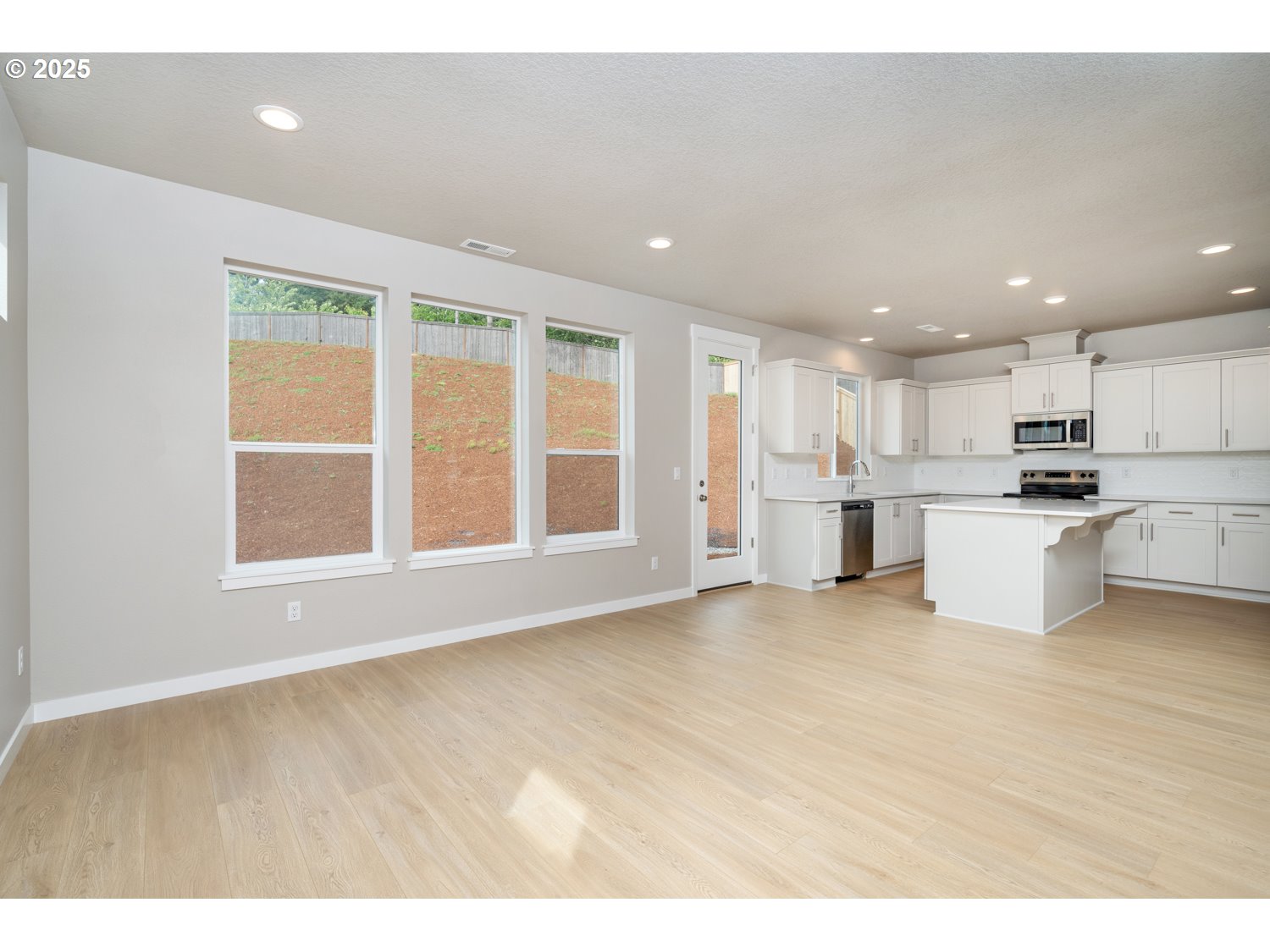 1607 NE JOSEPHINE CT