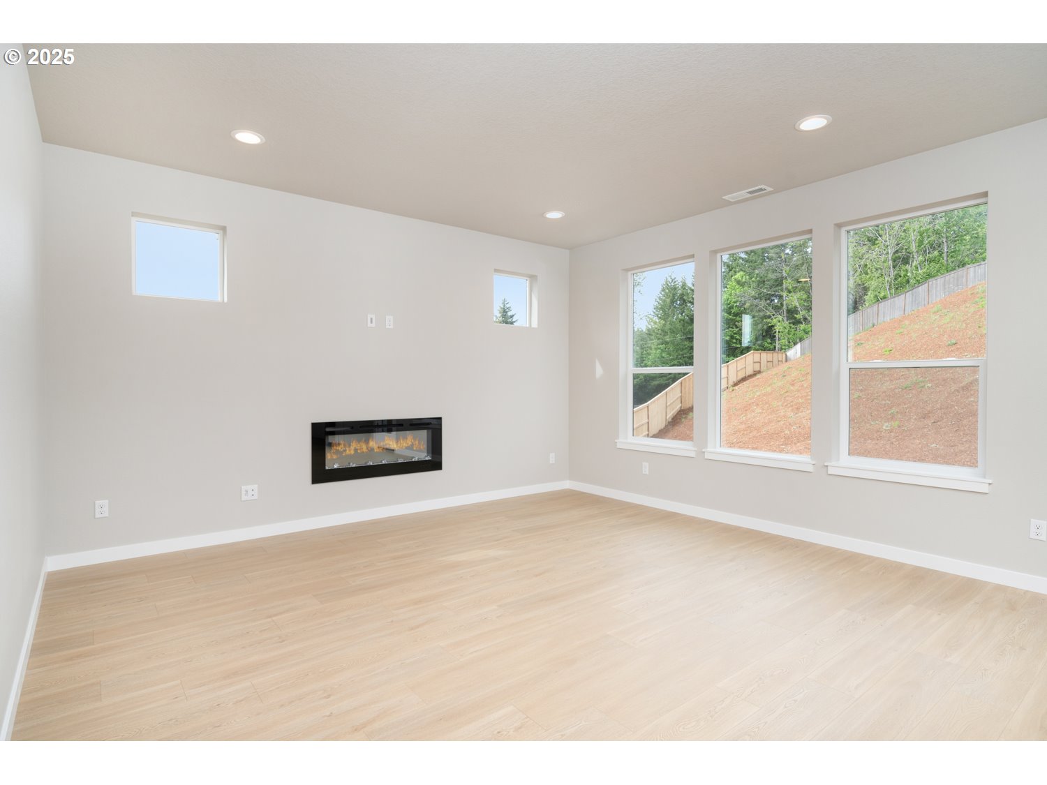 1607 NE JOSEPHINE CT