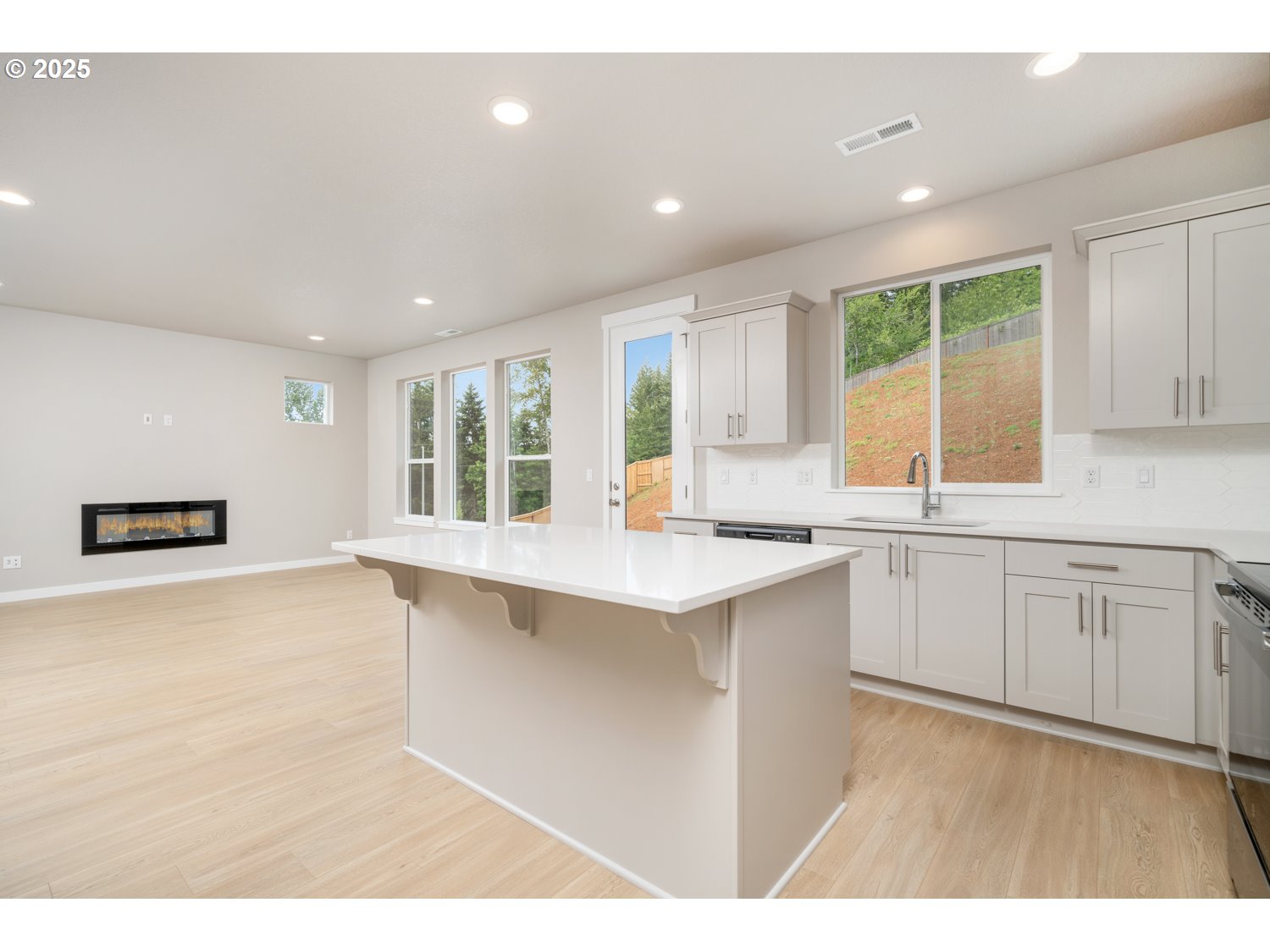 1607 NE JOSEPHINE CT