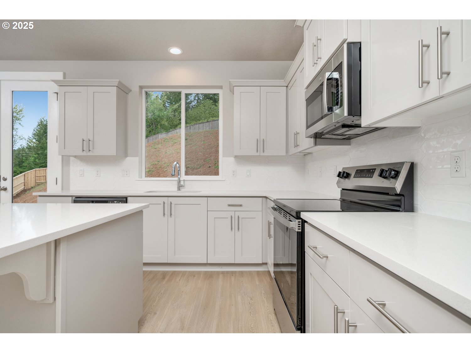 1607 NE JOSEPHINE CT