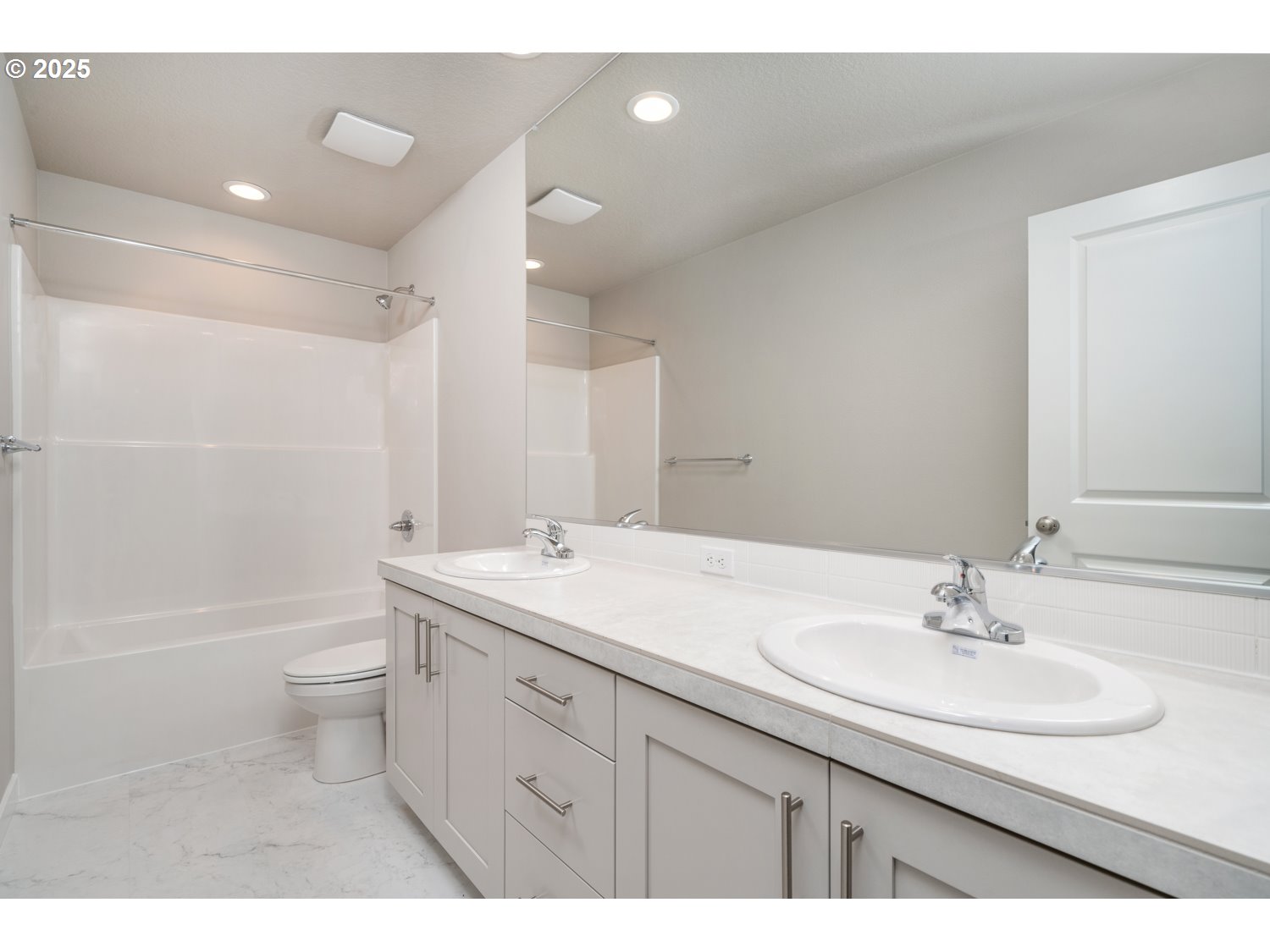 1607 NE JOSEPHINE CT