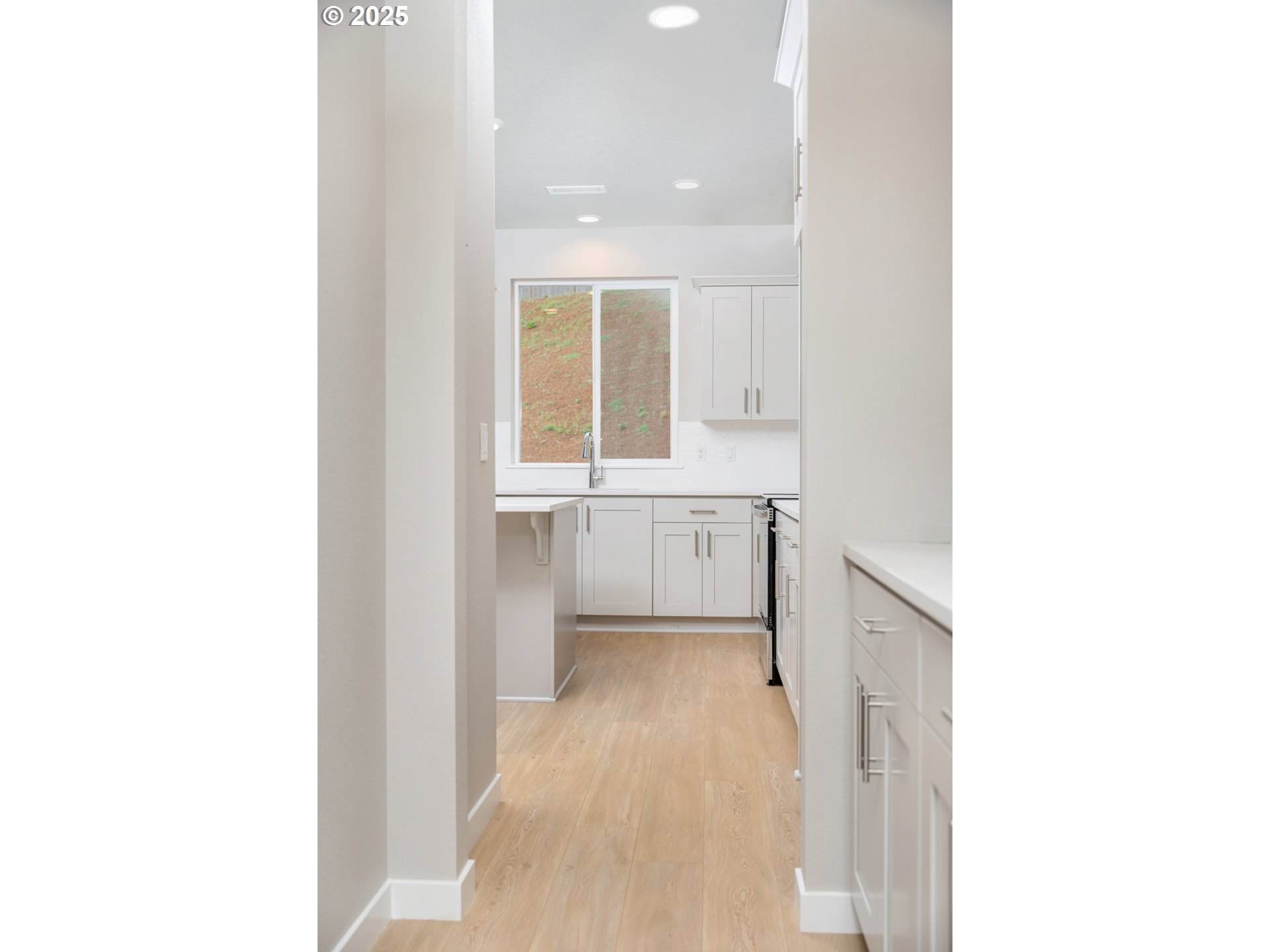 1607 NE JOSEPHINE CT