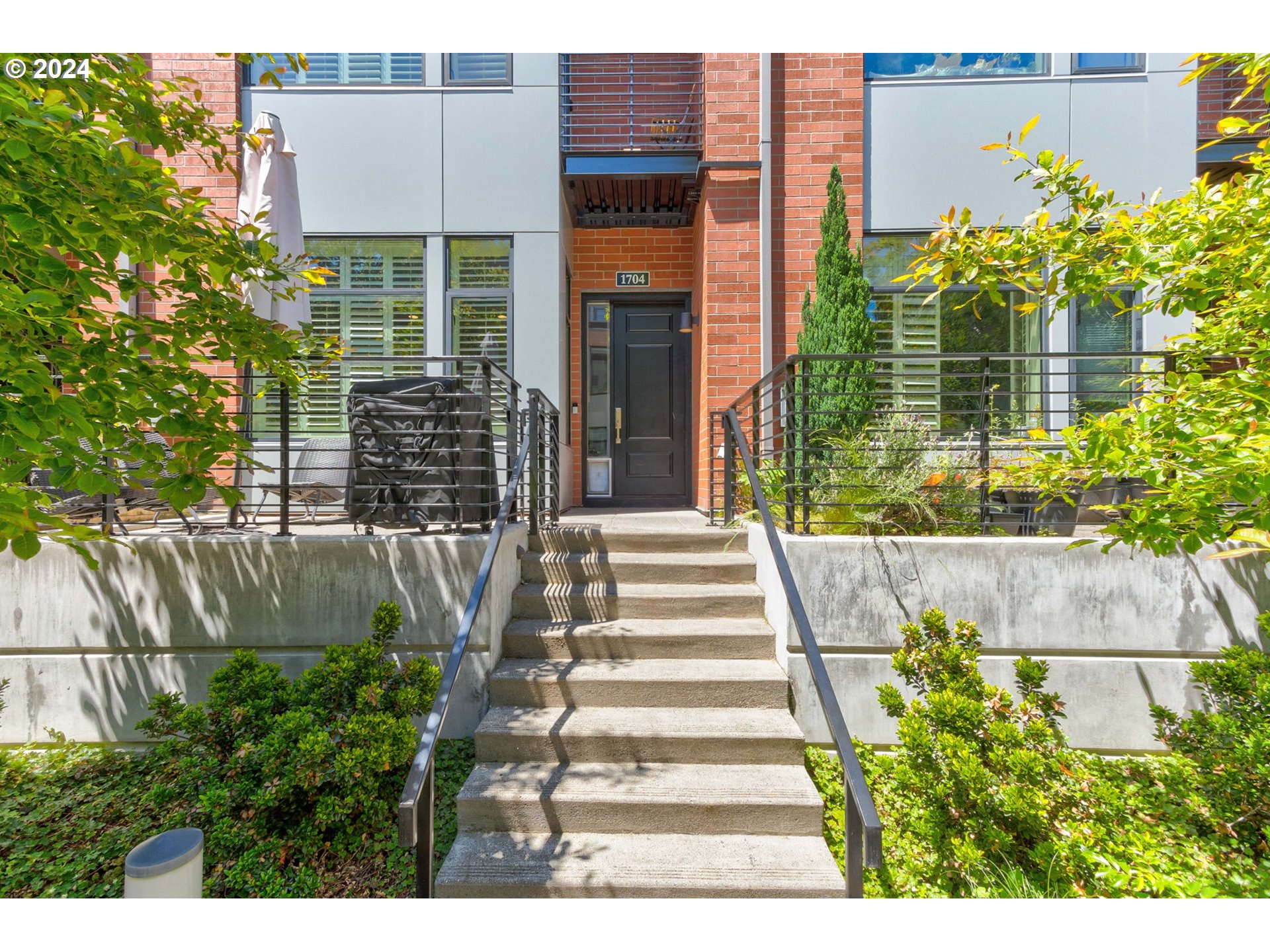 1704 NW RIVERSCAPE ST