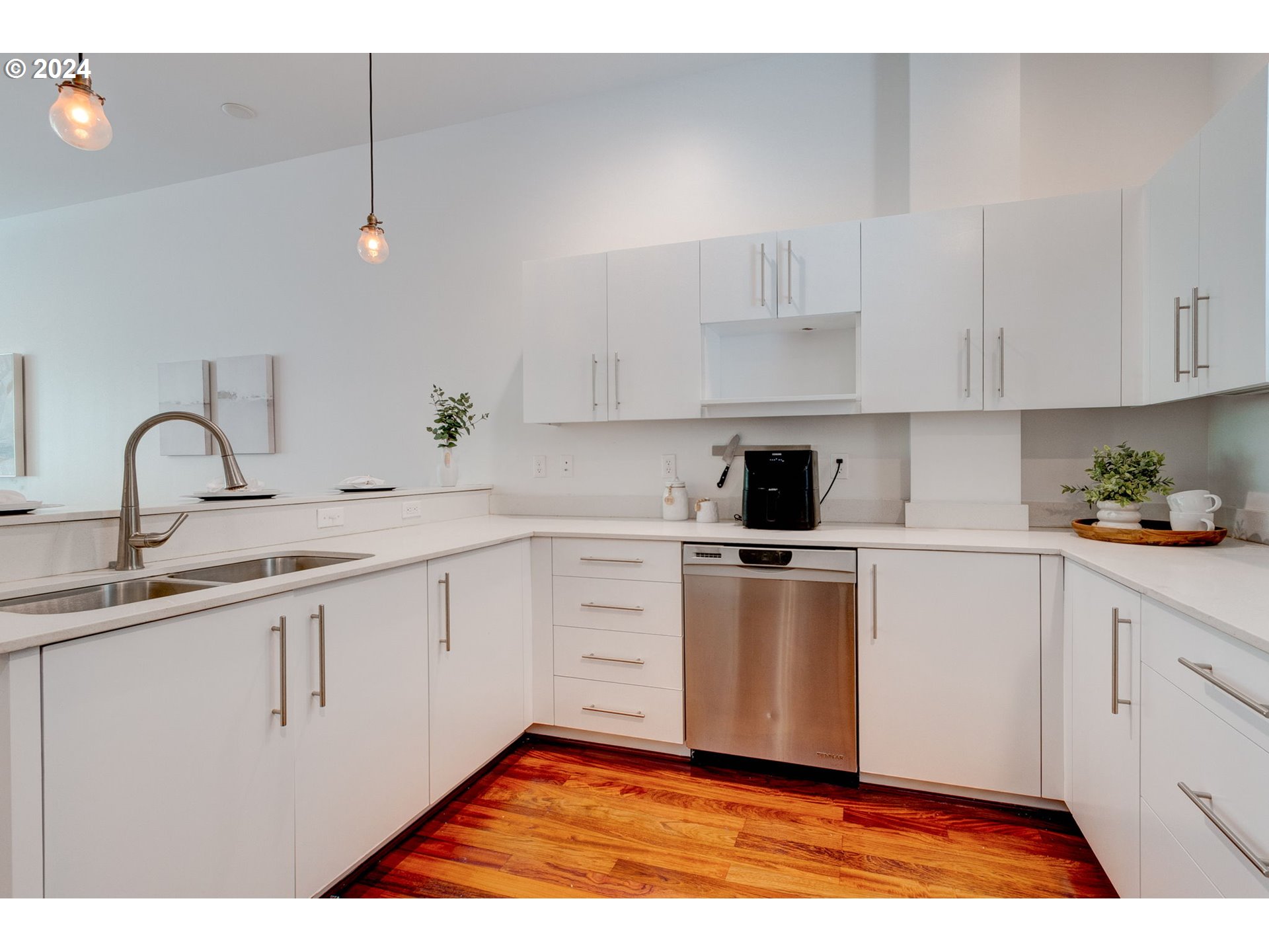 1704 NW RIVERSCAPE ST