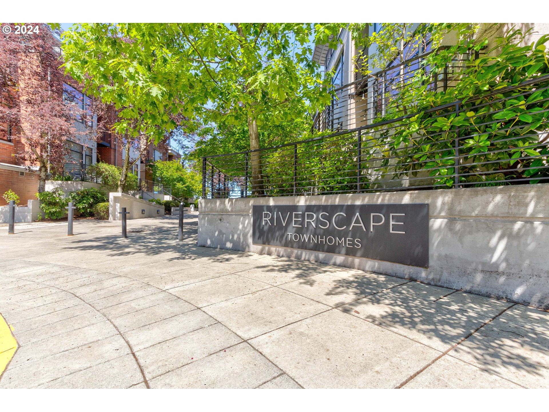 1704 NW RIVERSCAPE ST