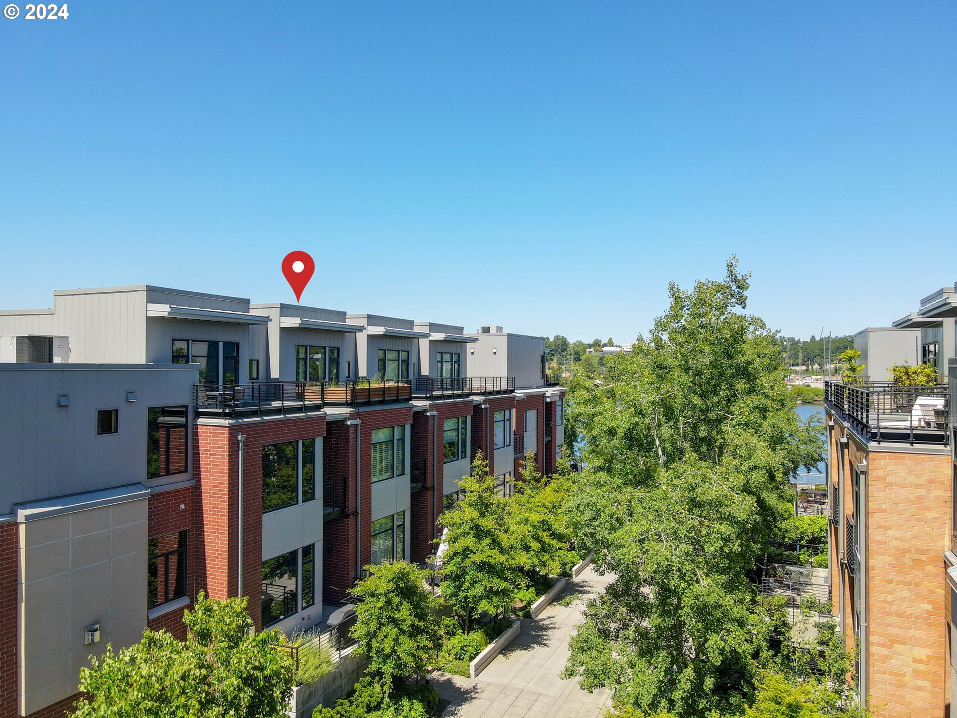 1704 NW RIVERSCAPE ST