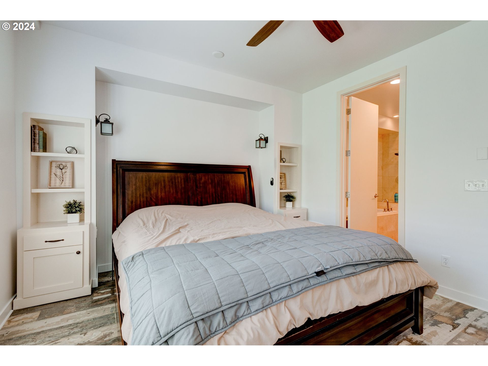 1704 NW RIVERSCAPE ST