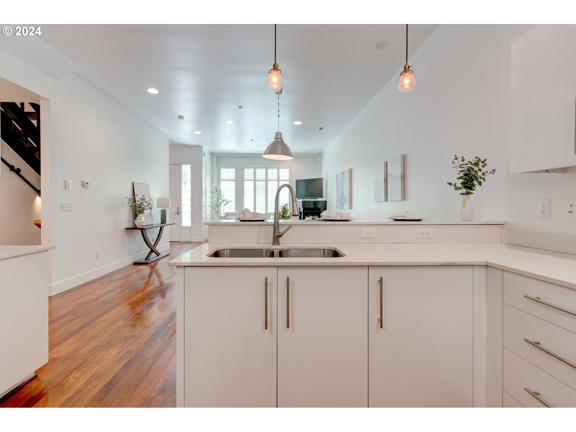 1704 NW RIVERSCAPE ST