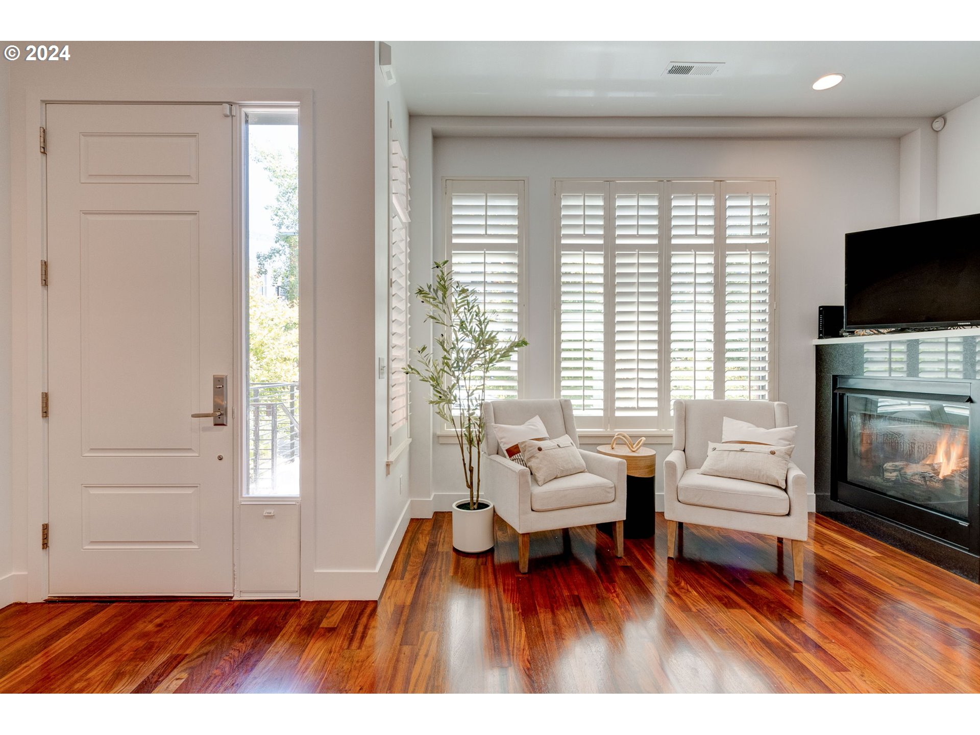 1704 NW RIVERSCAPE ST