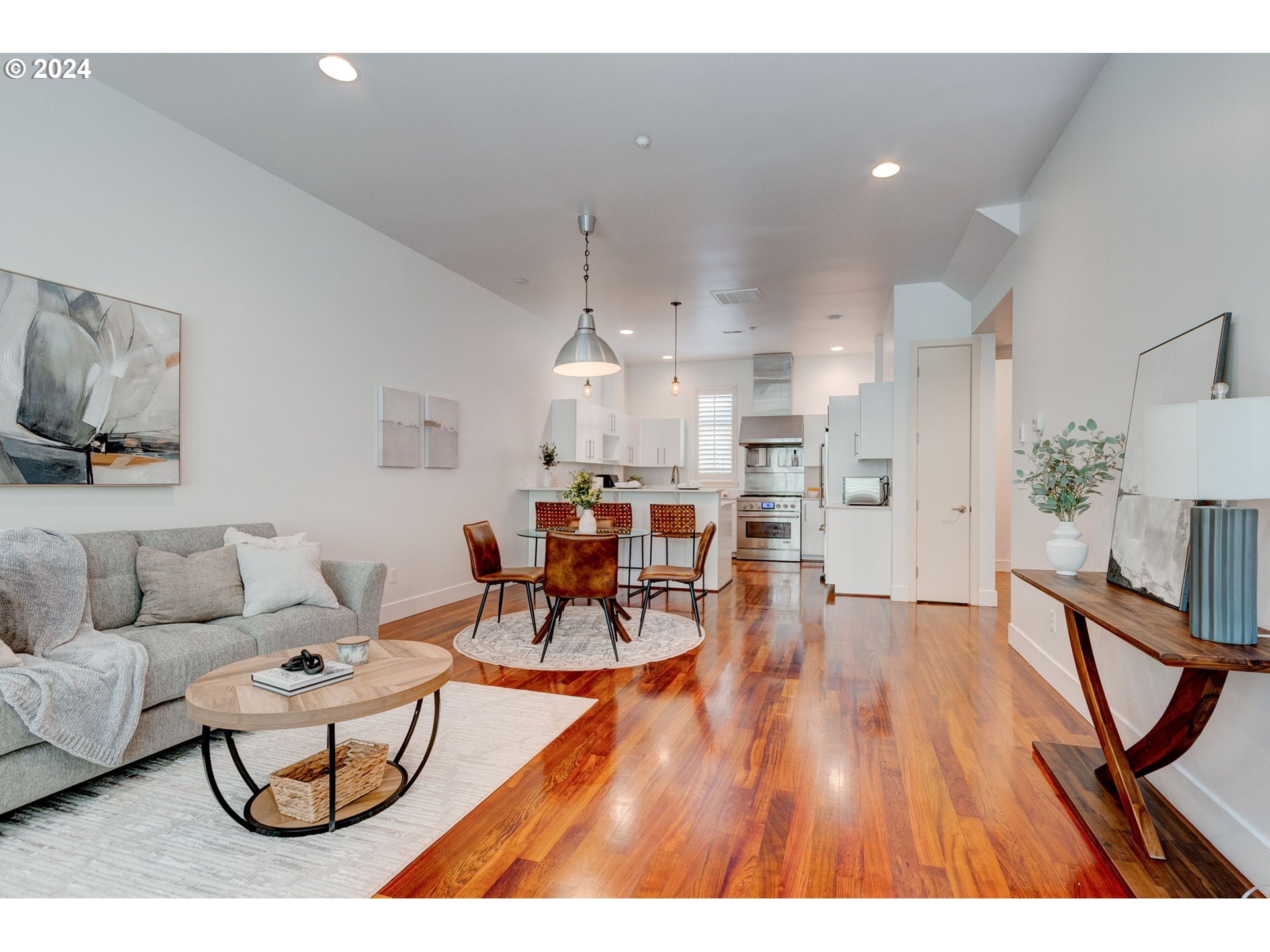 1704 NW RIVERSCAPE ST