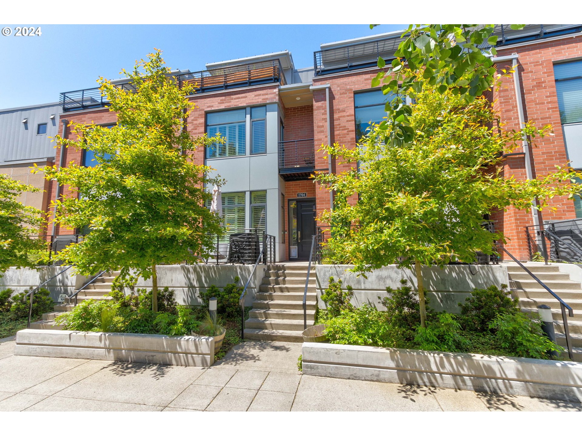 1704 NW RIVERSCAPE ST