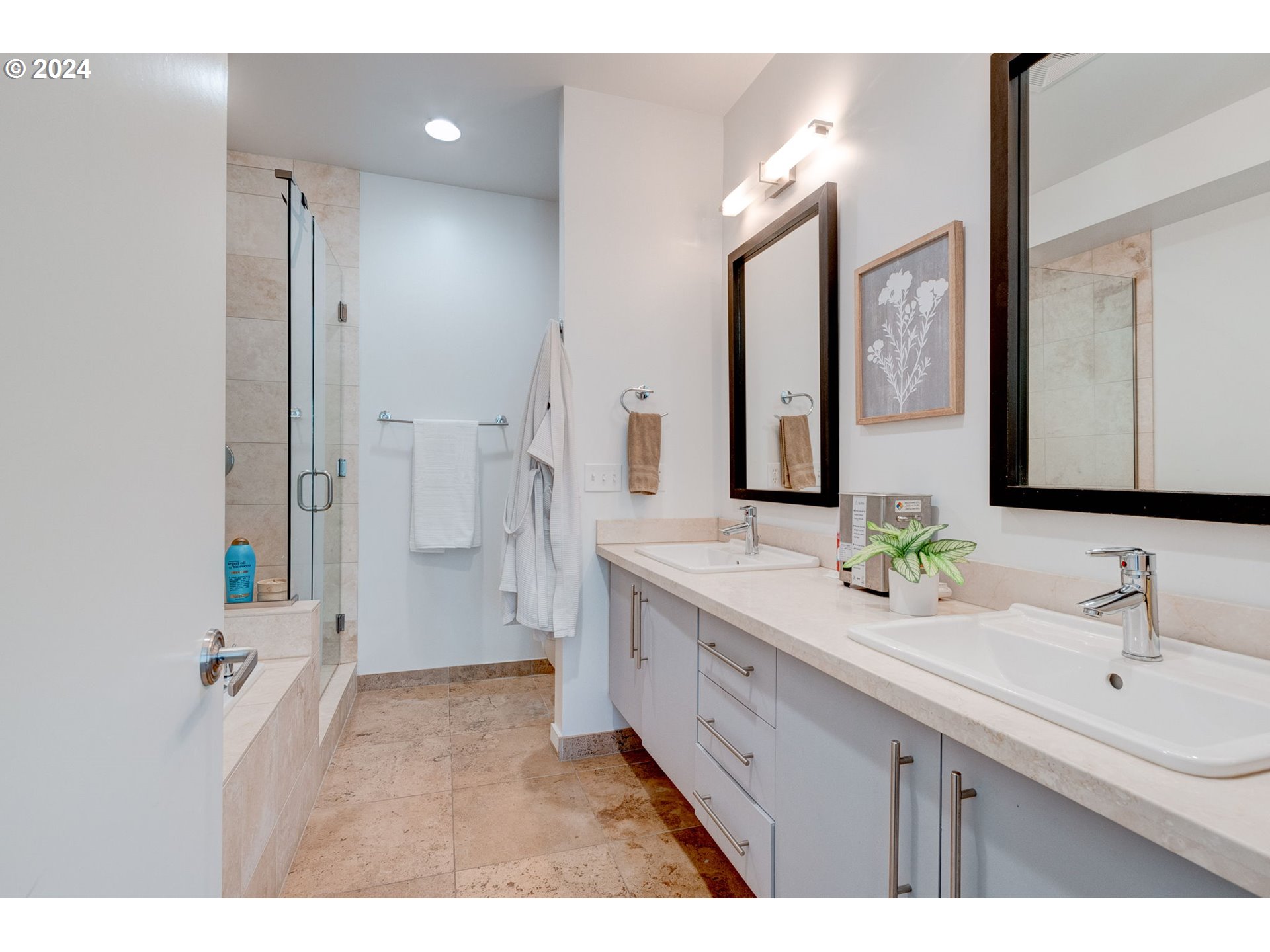 1704 NW RIVERSCAPE ST