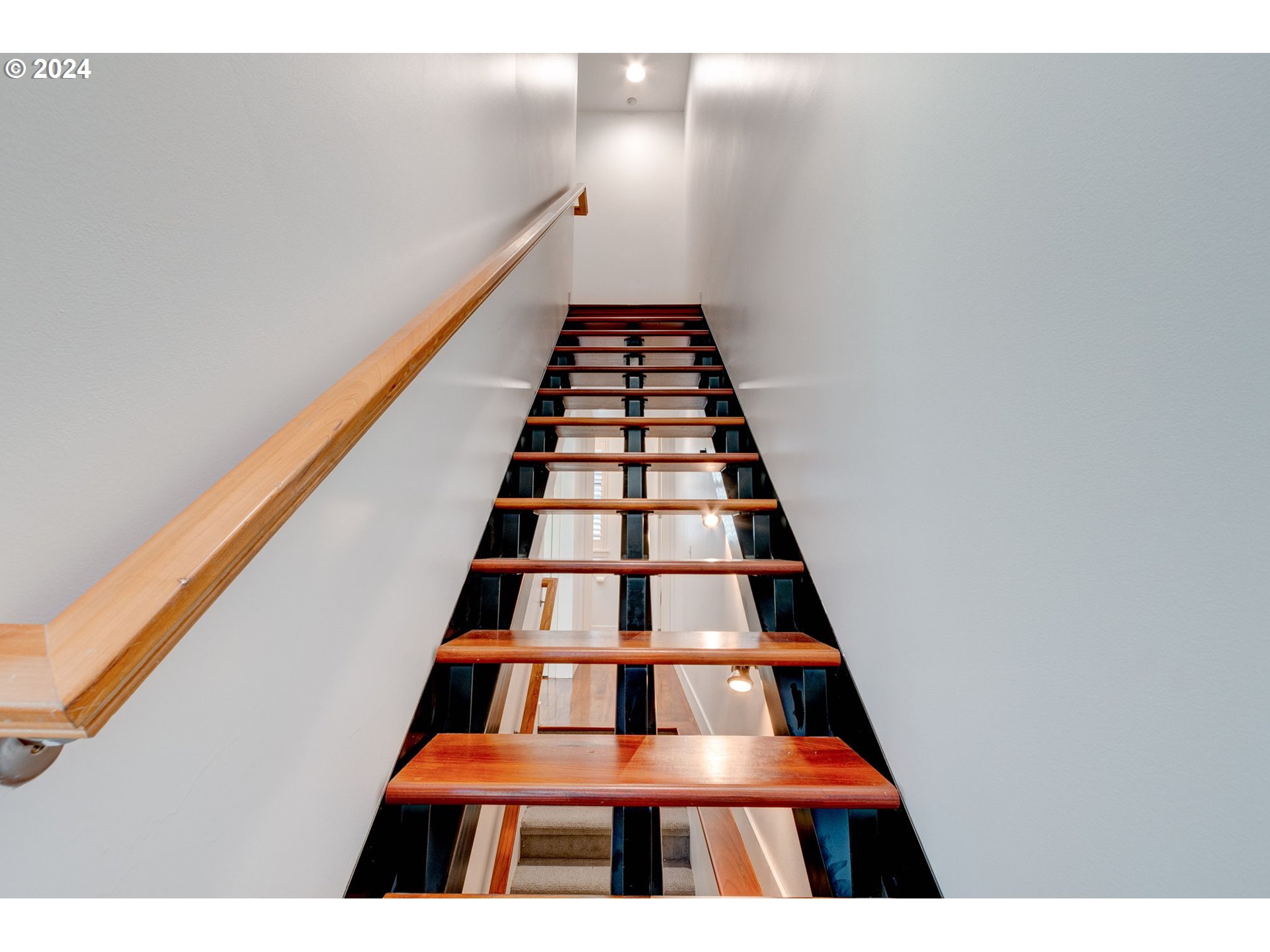 1704 NW RIVERSCAPE ST