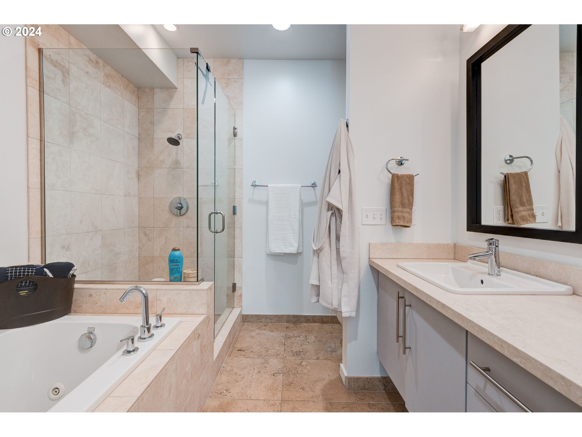 1704 NW RIVERSCAPE ST