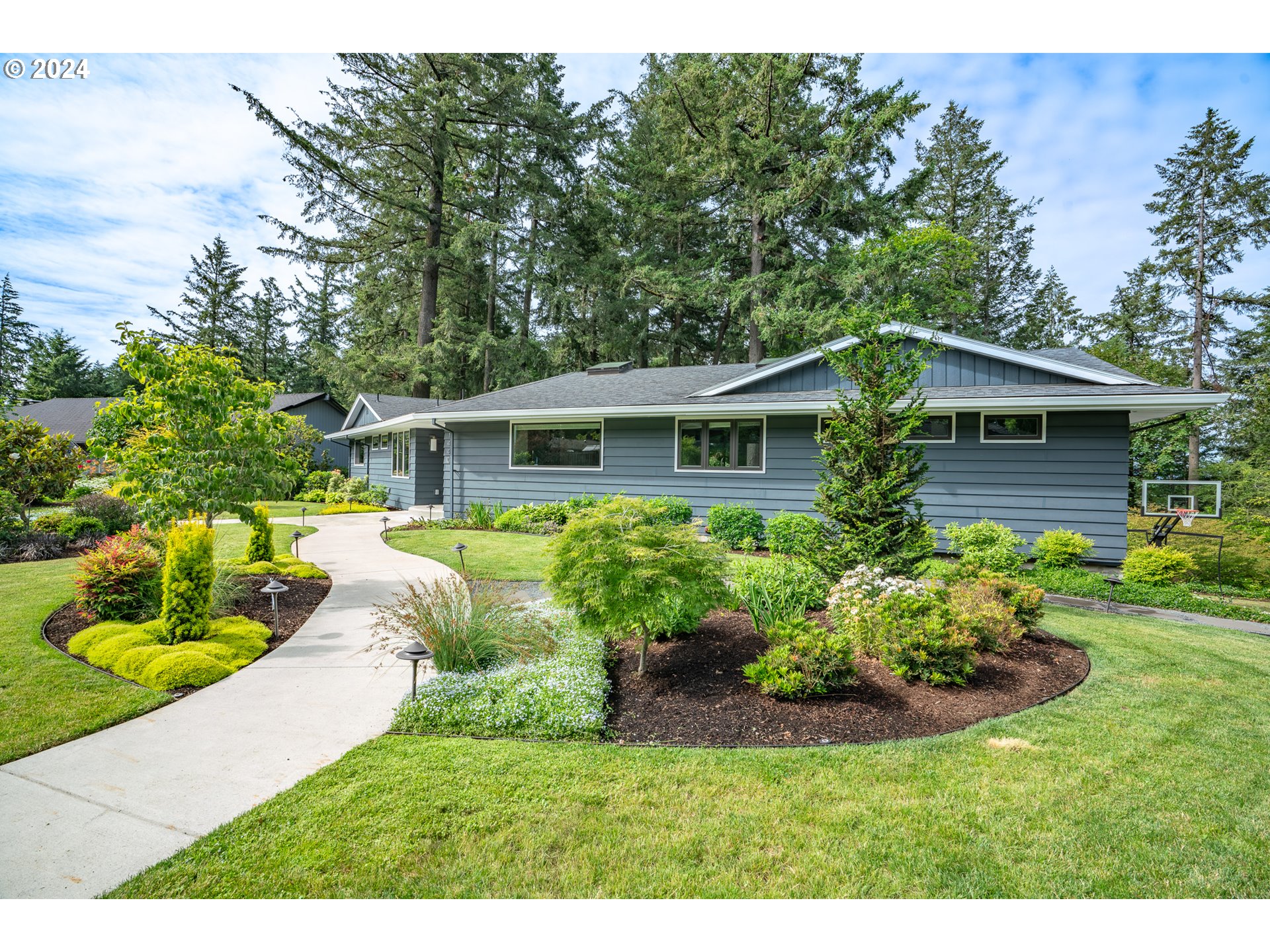 1440 SW WOODWARD WAY