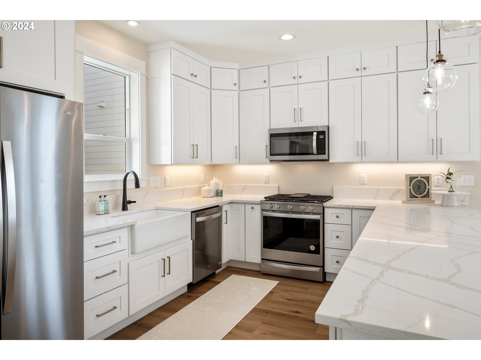 376 George CT