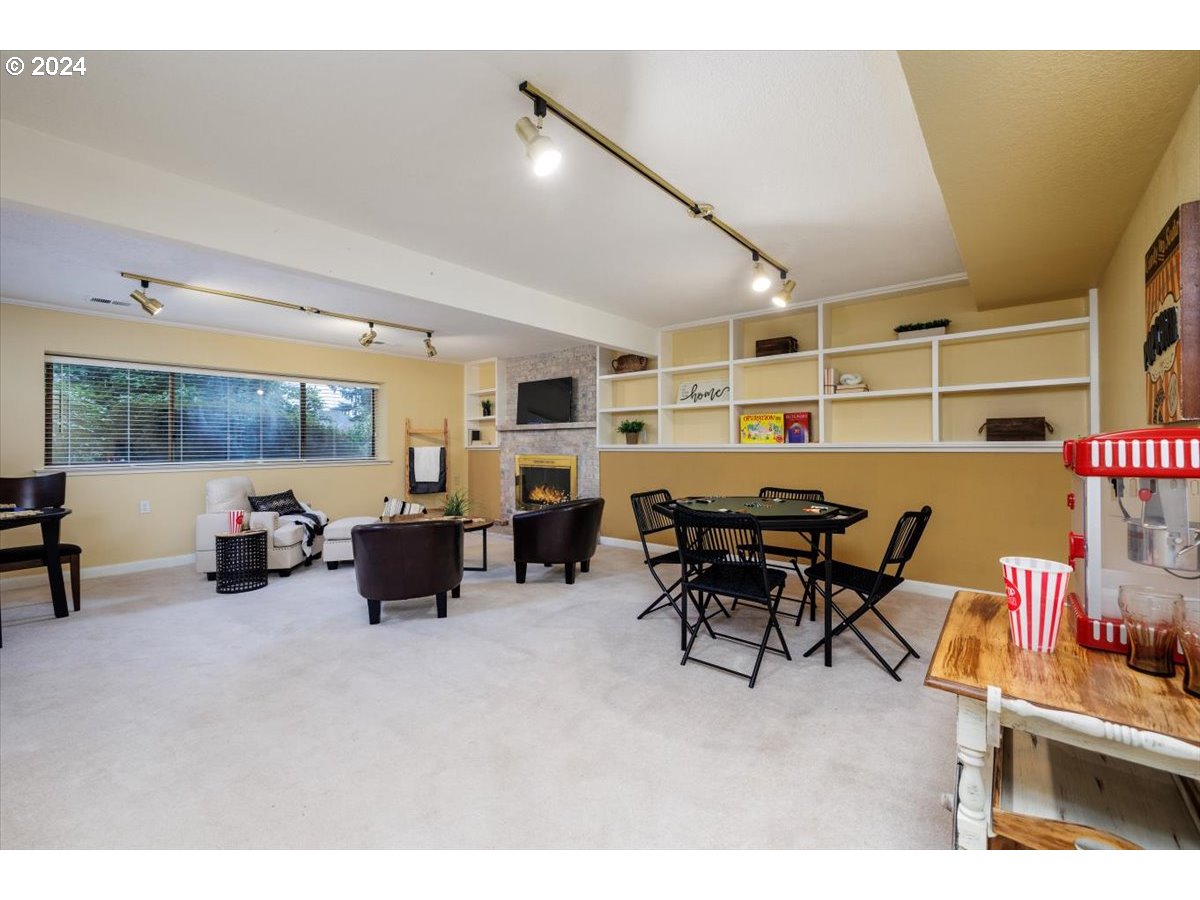 2925 ASCOT CIR