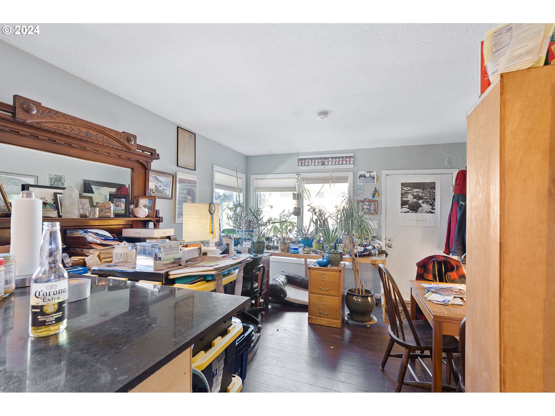 6739 6741 E BURNSIDE ST