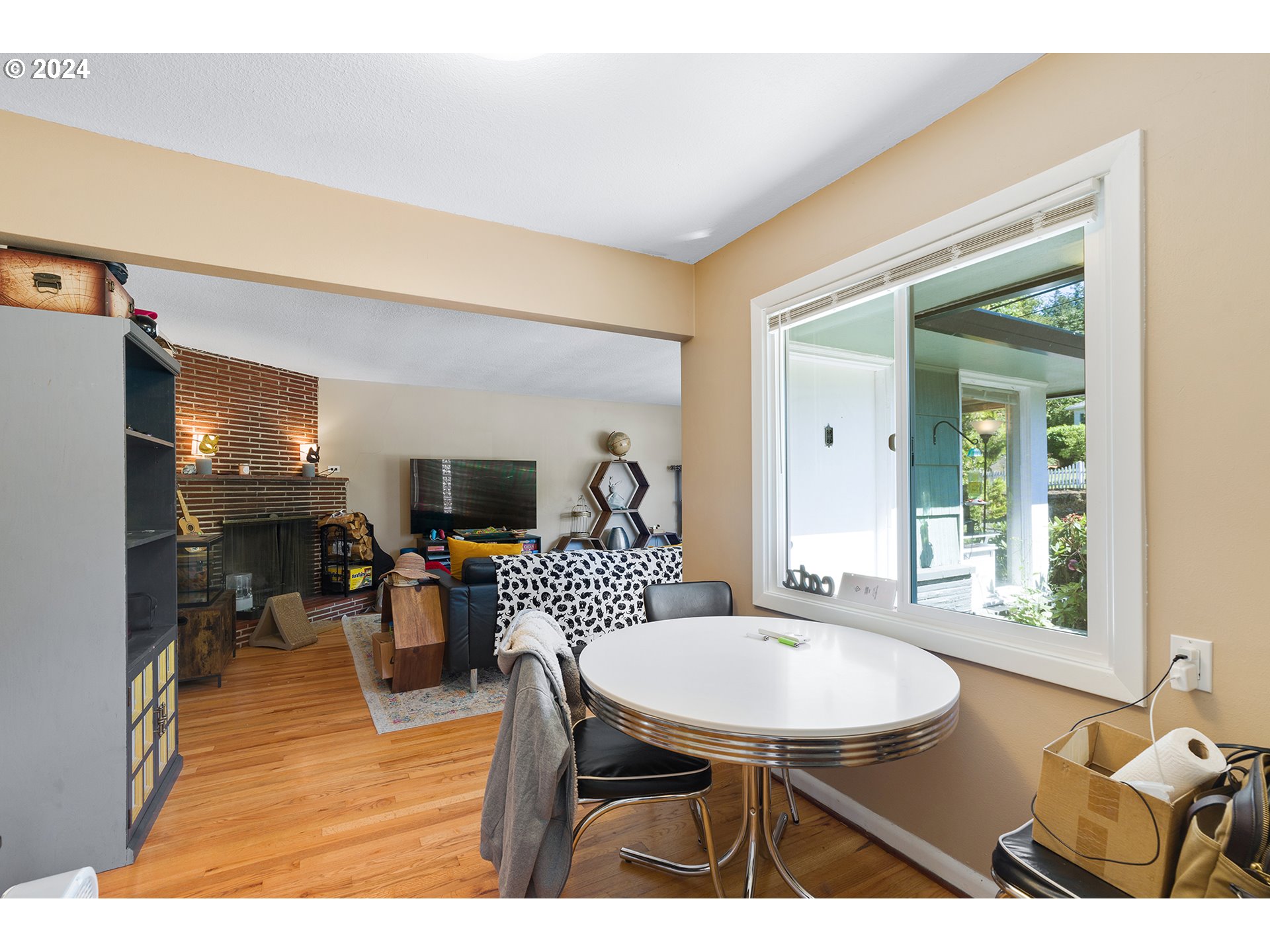 6739 6741 E BURNSIDE ST