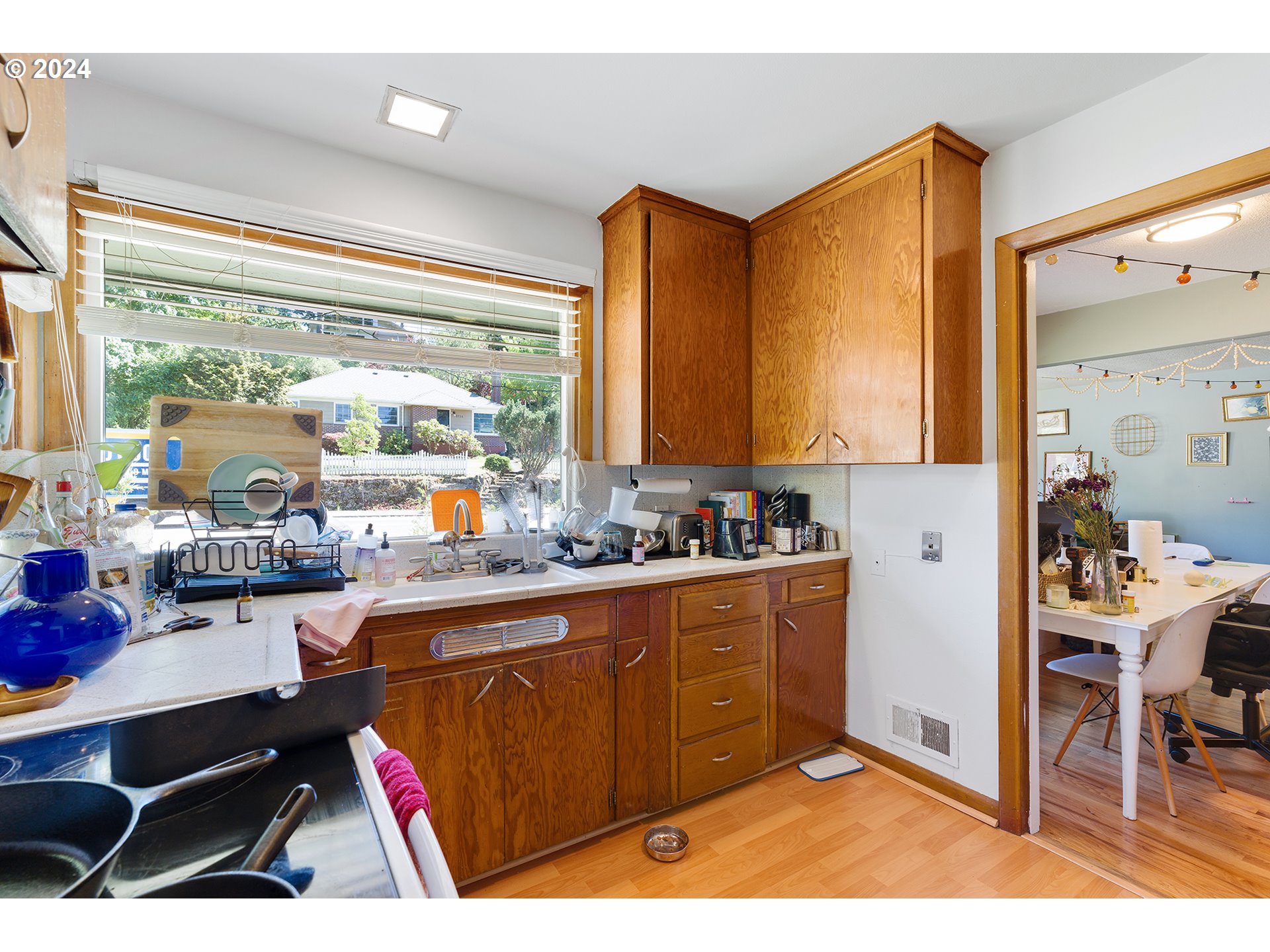 6739 6741 E BURNSIDE ST