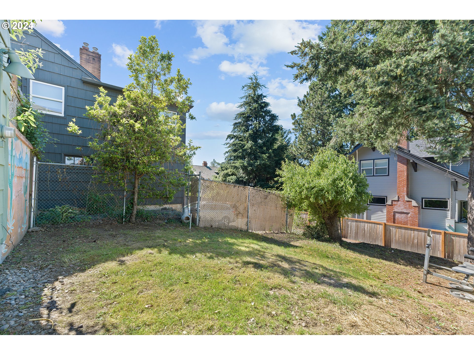 6739 6741 E BURNSIDE ST