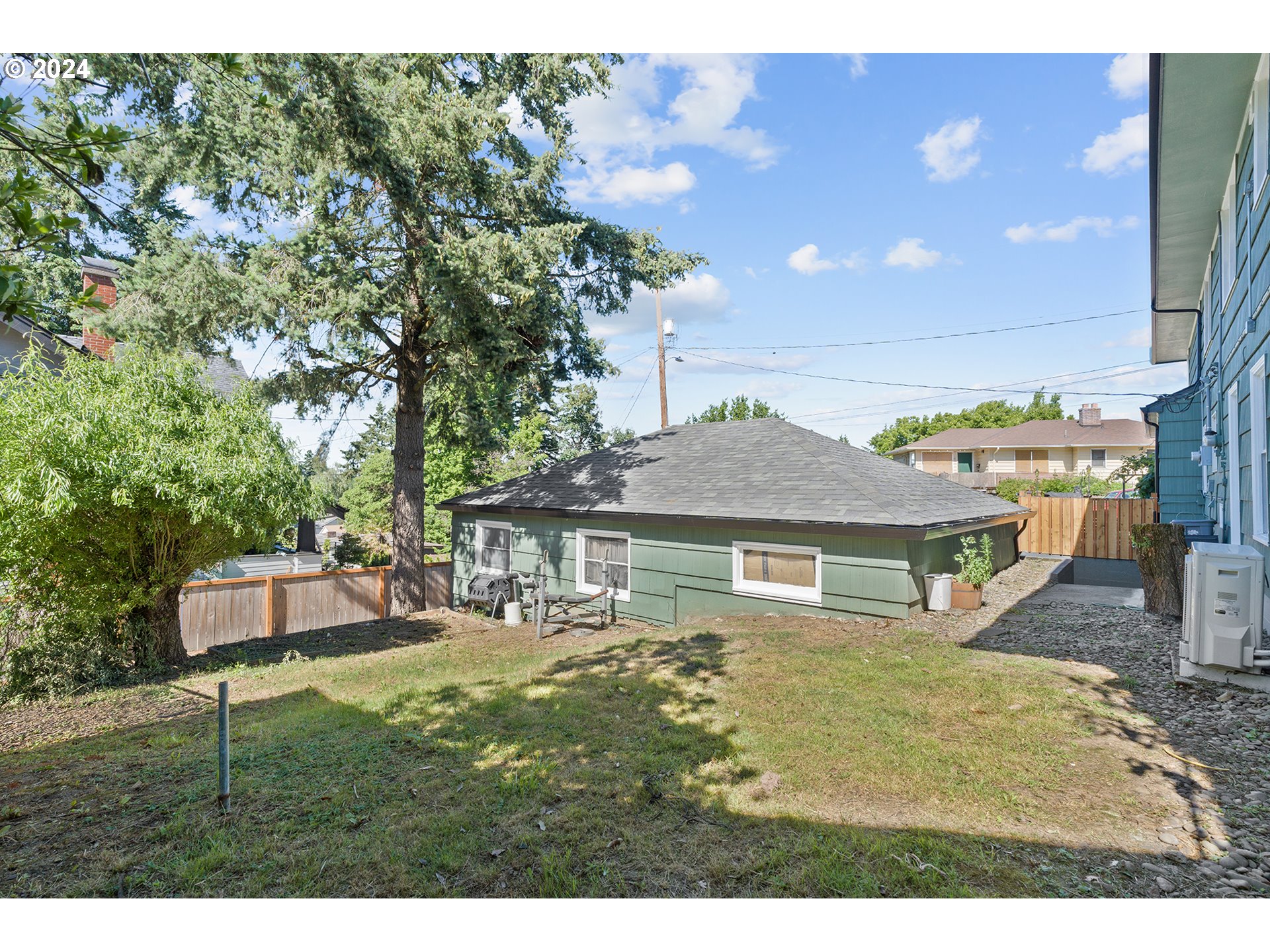 6739 6741 E BURNSIDE ST