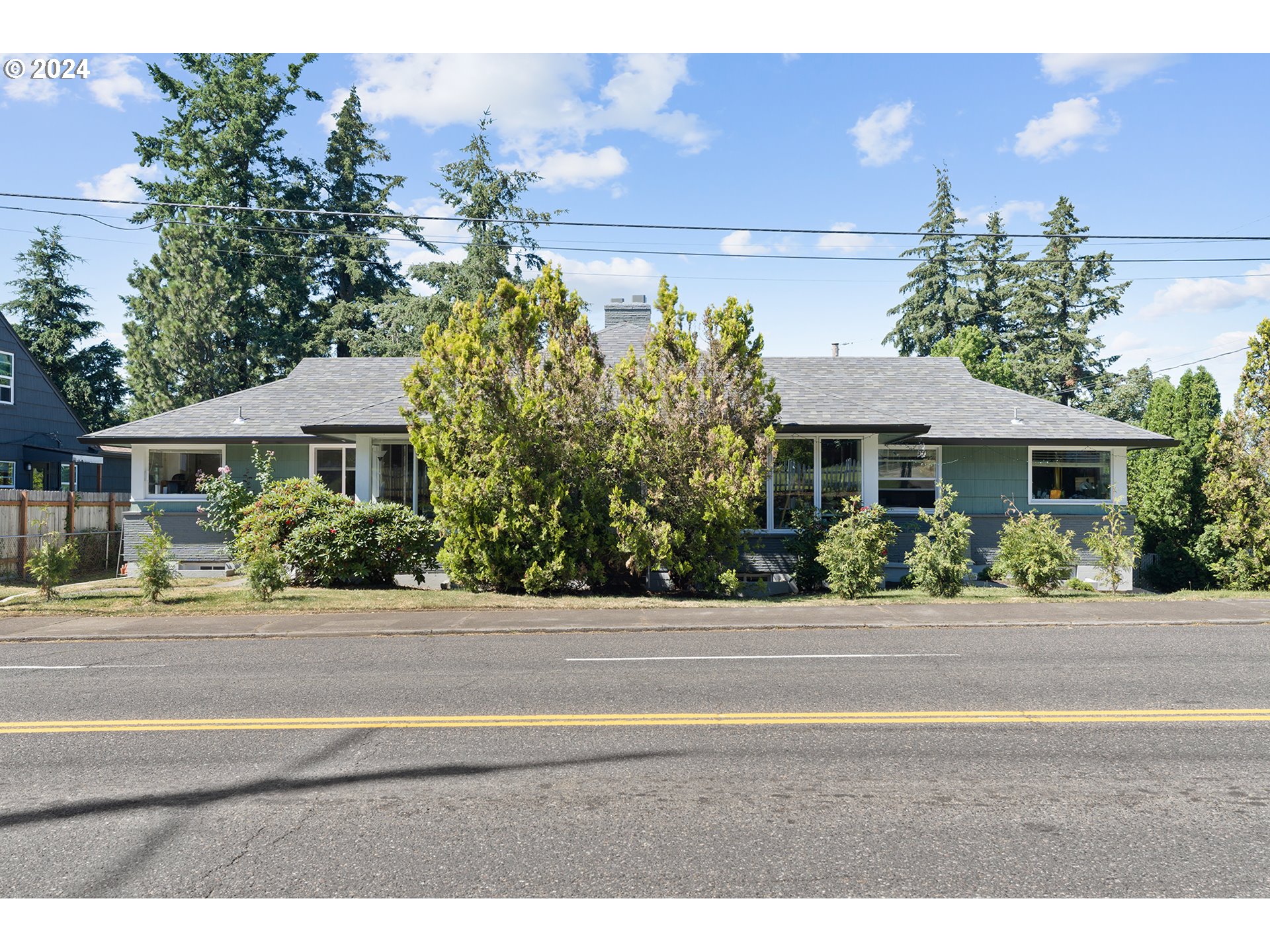 6739 6741 E BURNSIDE ST