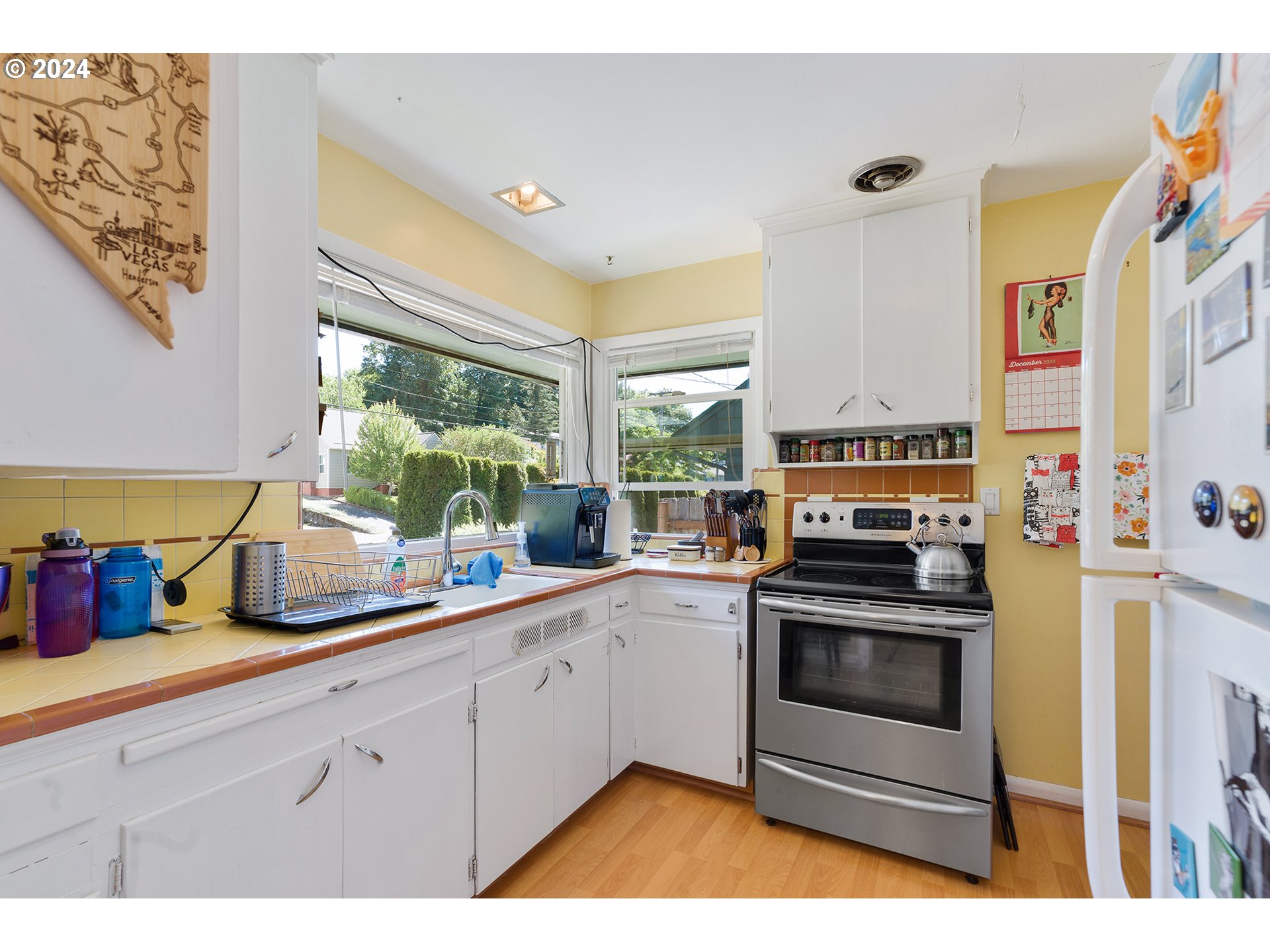 6739 6741 E BURNSIDE ST
