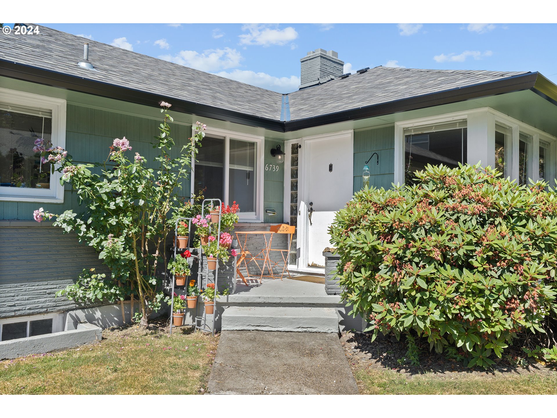 6739 6741 E BURNSIDE ST
