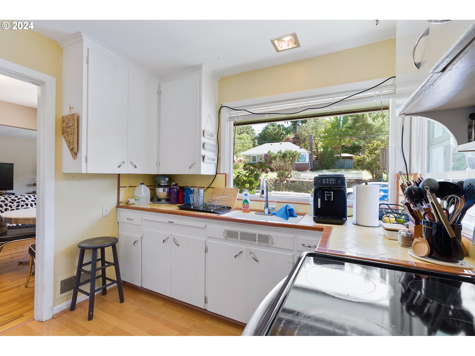 6739 6741 E BURNSIDE ST