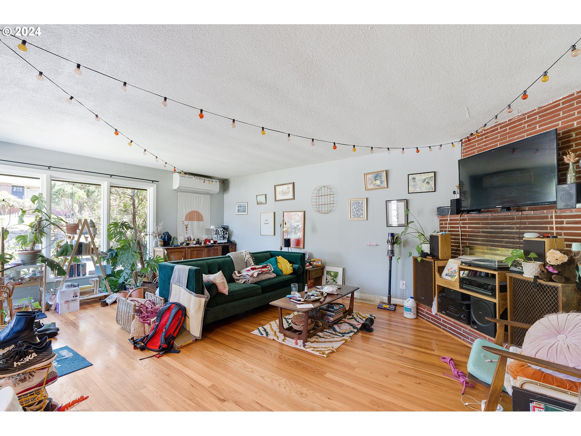 6739 6741 E BURNSIDE ST