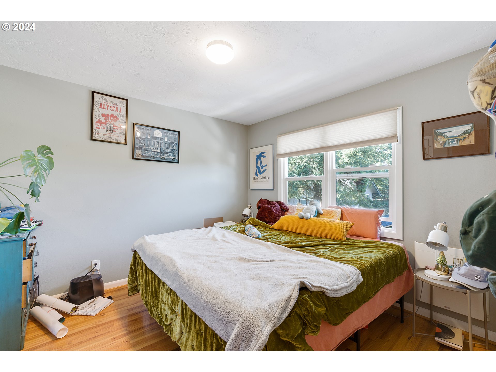 6739 6741 E BURNSIDE ST