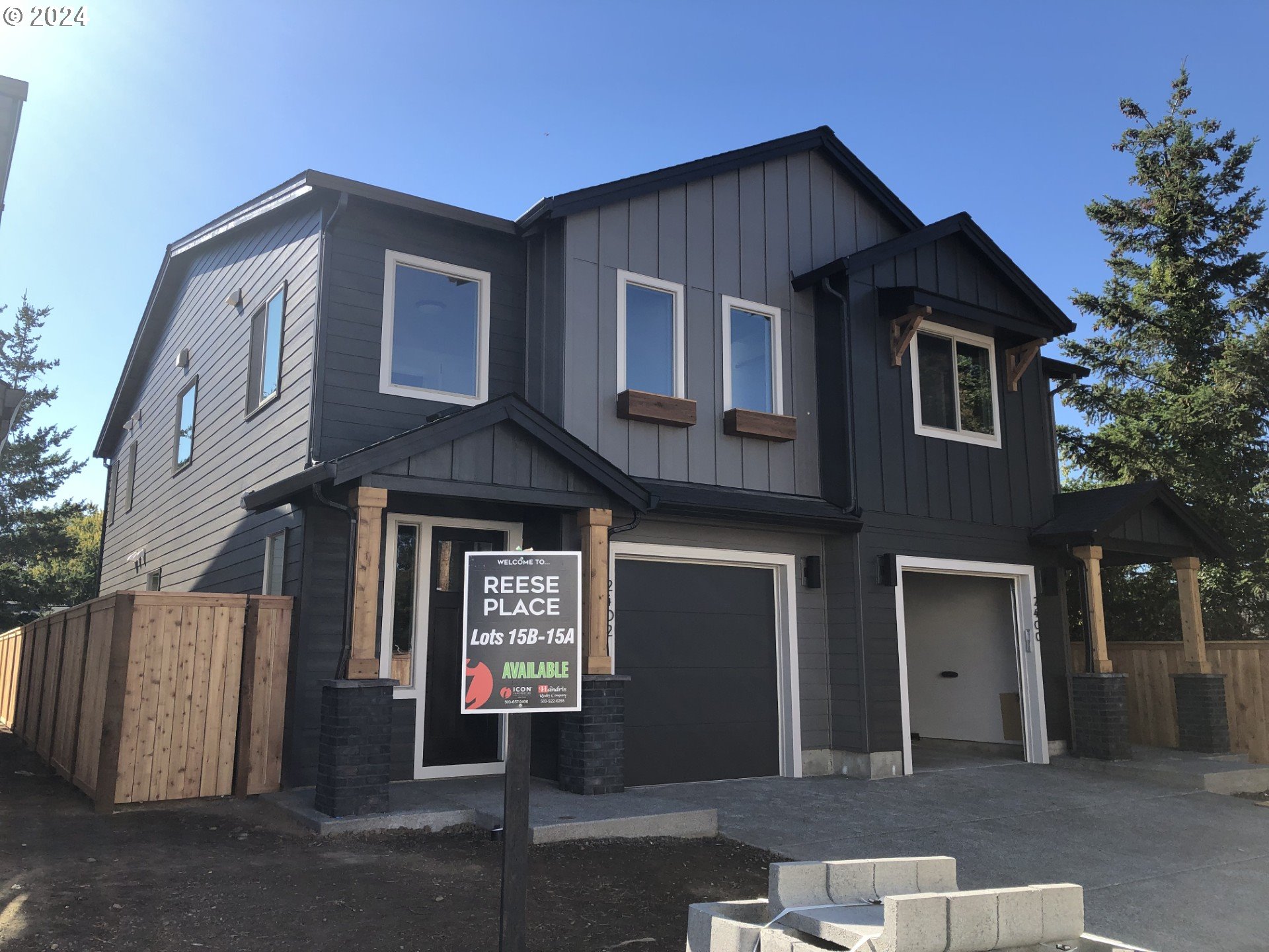 2402 SE Maybrook LN 15B