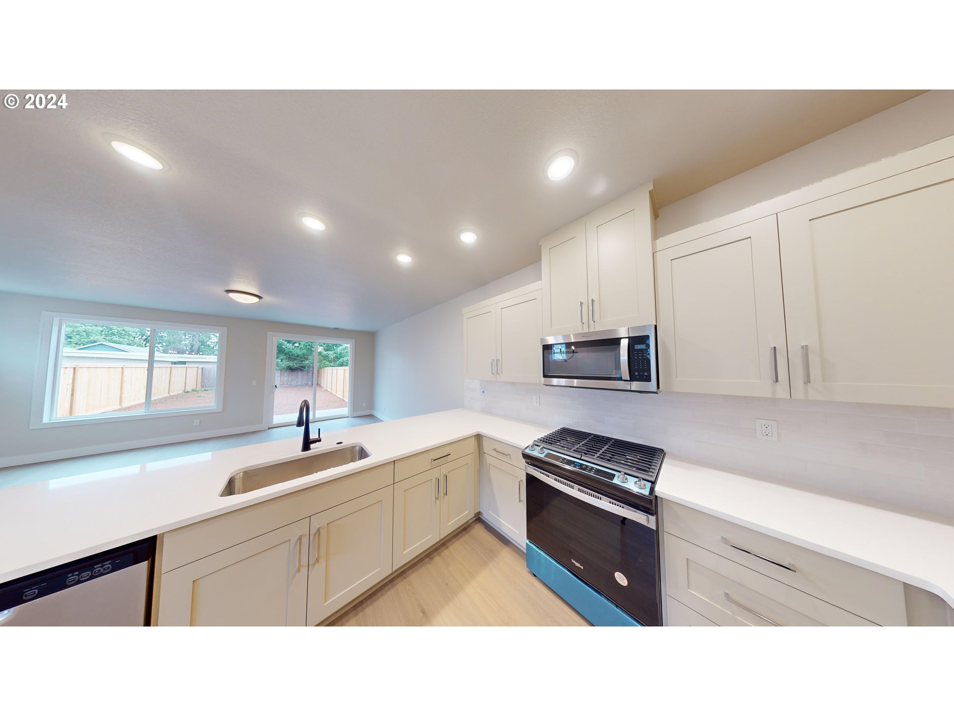 2402 SE Maybrook LN 15B