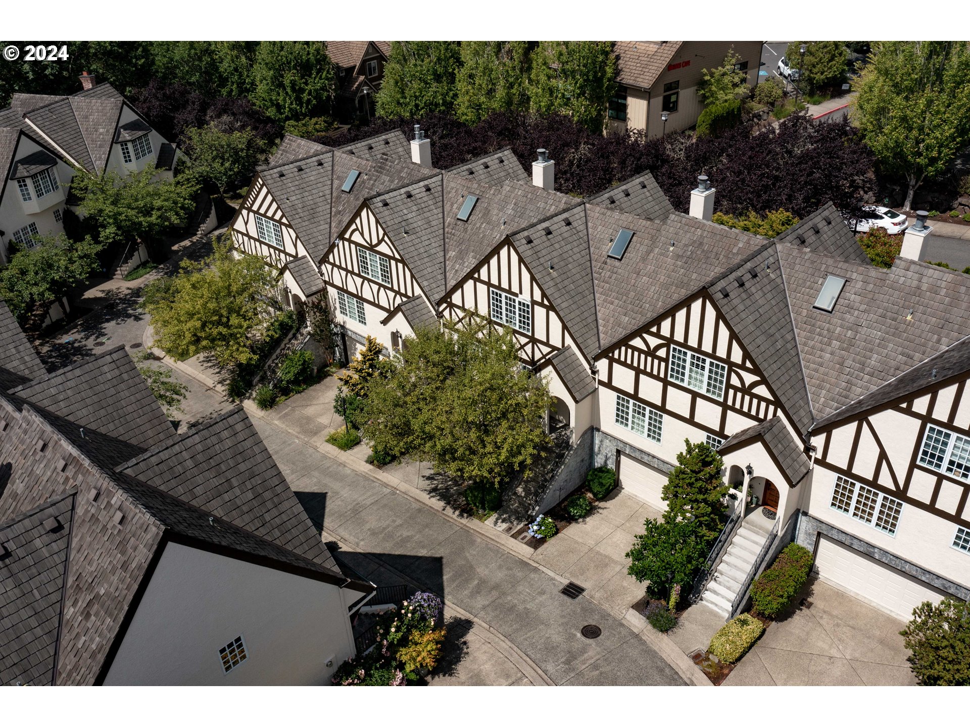 1915 NW YORKSHIRE LN