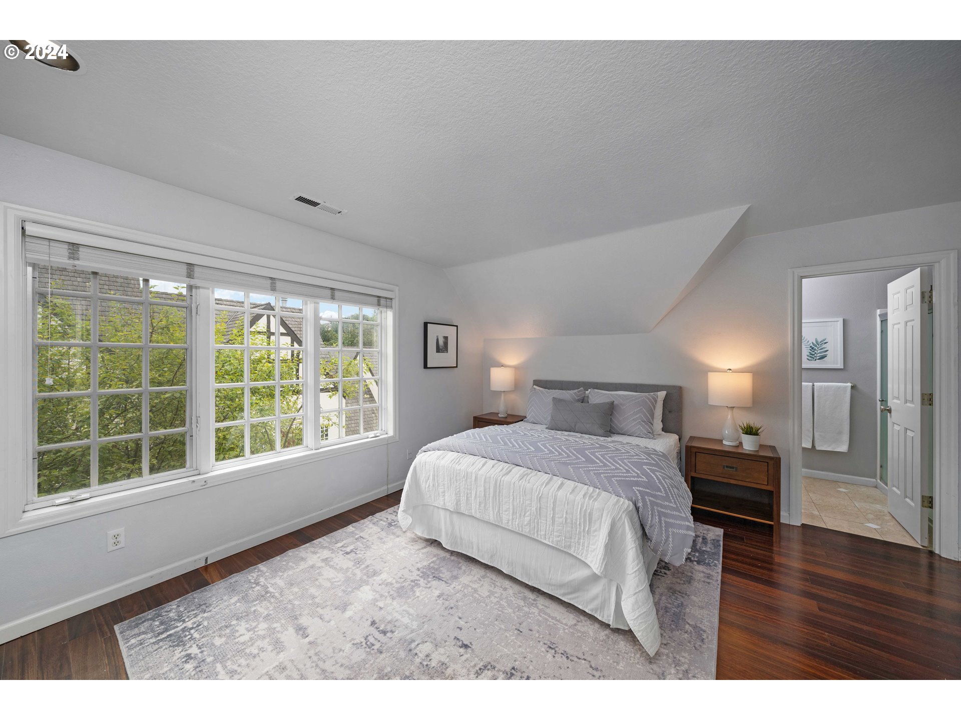 1915 NW YORKSHIRE LN