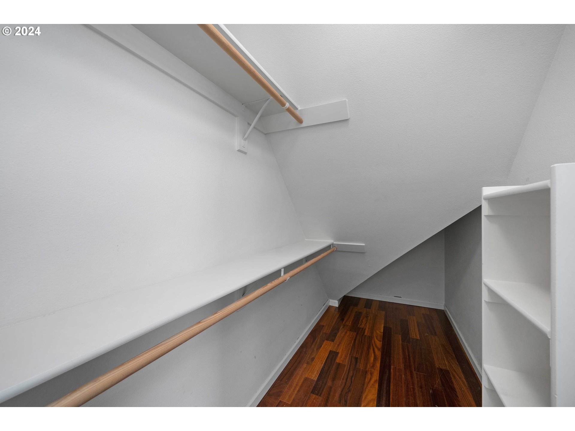 1915 NW YORKSHIRE LN