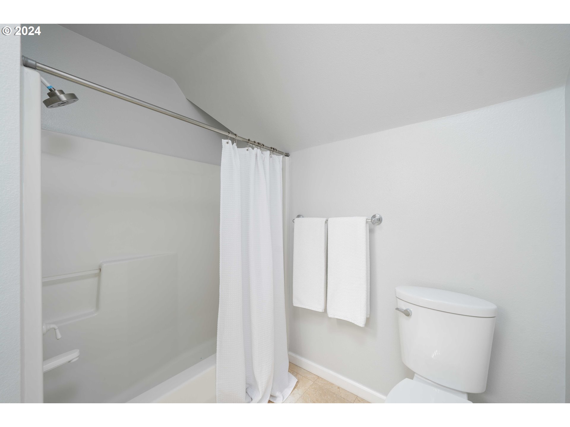 1915 NW YORKSHIRE LN