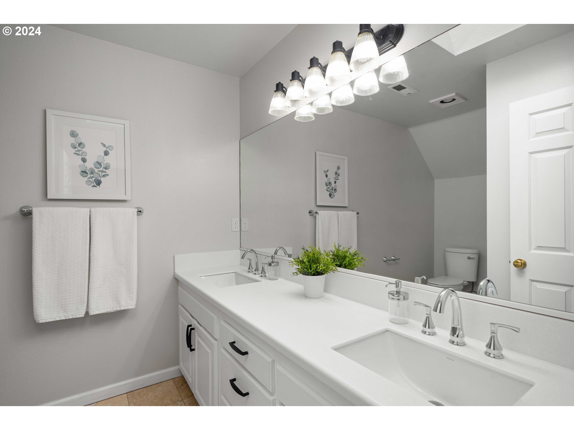 1915 NW YORKSHIRE LN